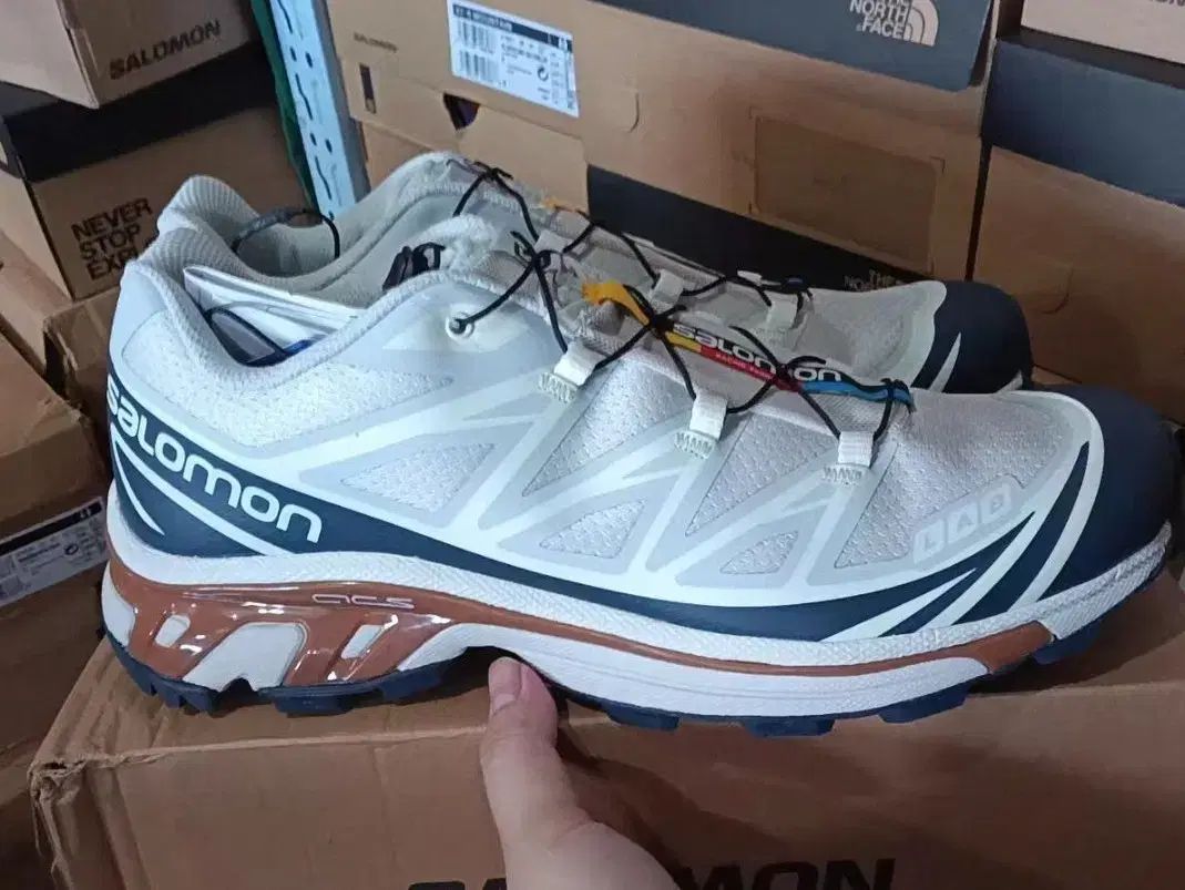 SALOMON サロモン XT-6 ランニングシューズ 白 260MM