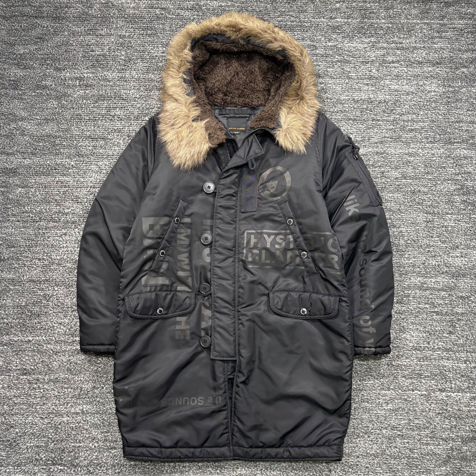未使用同様 HYSTERIC GLAMOUR プリマロフトエアフォース LOGO SCRATCH N-3B BLACK S ヒステリックグラマー