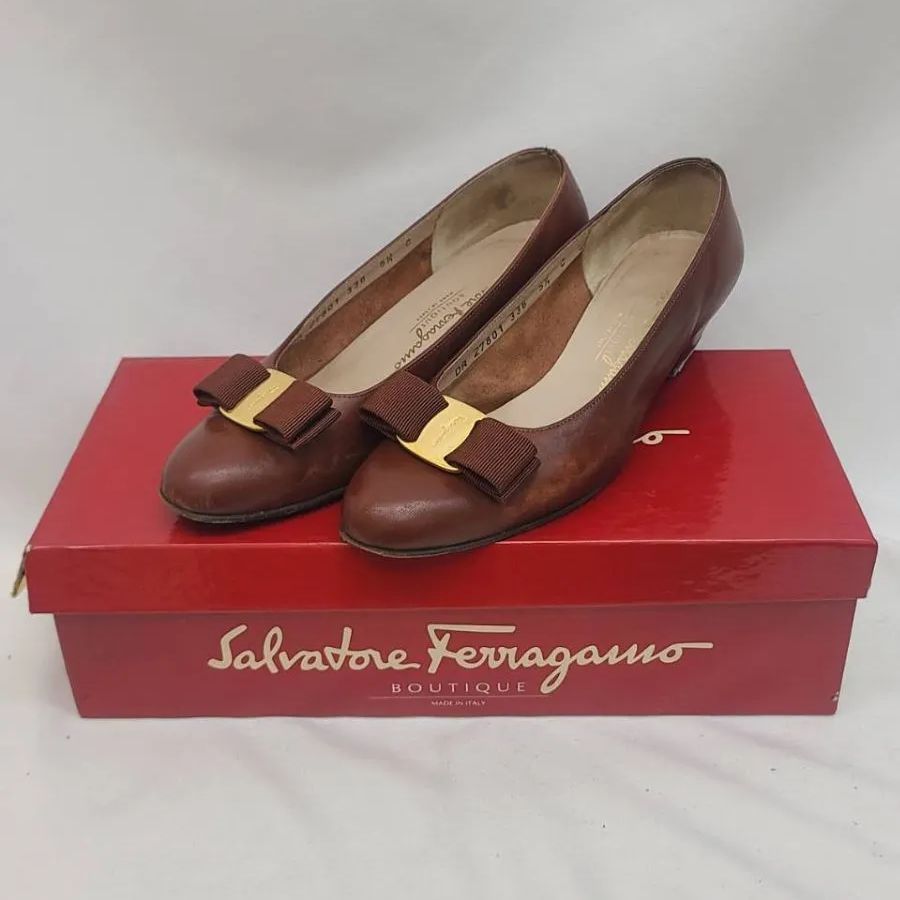K【中古品】Salvatore Ferragamo ヴァラリボン パンプス ブラウン