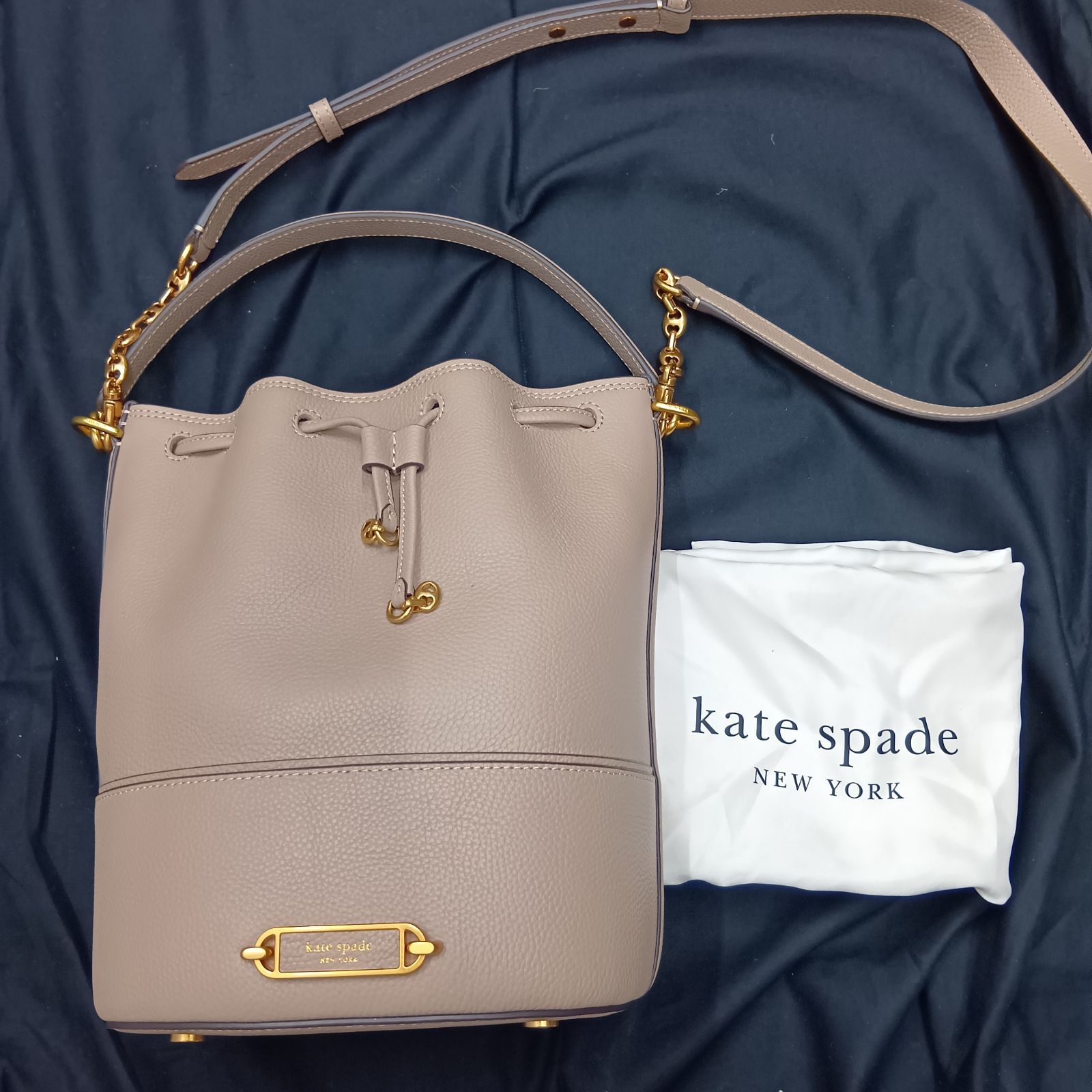 kate spade　グラマシー　ミディアムバケットバッグ　ショルダーバッグ　ケイトスペード