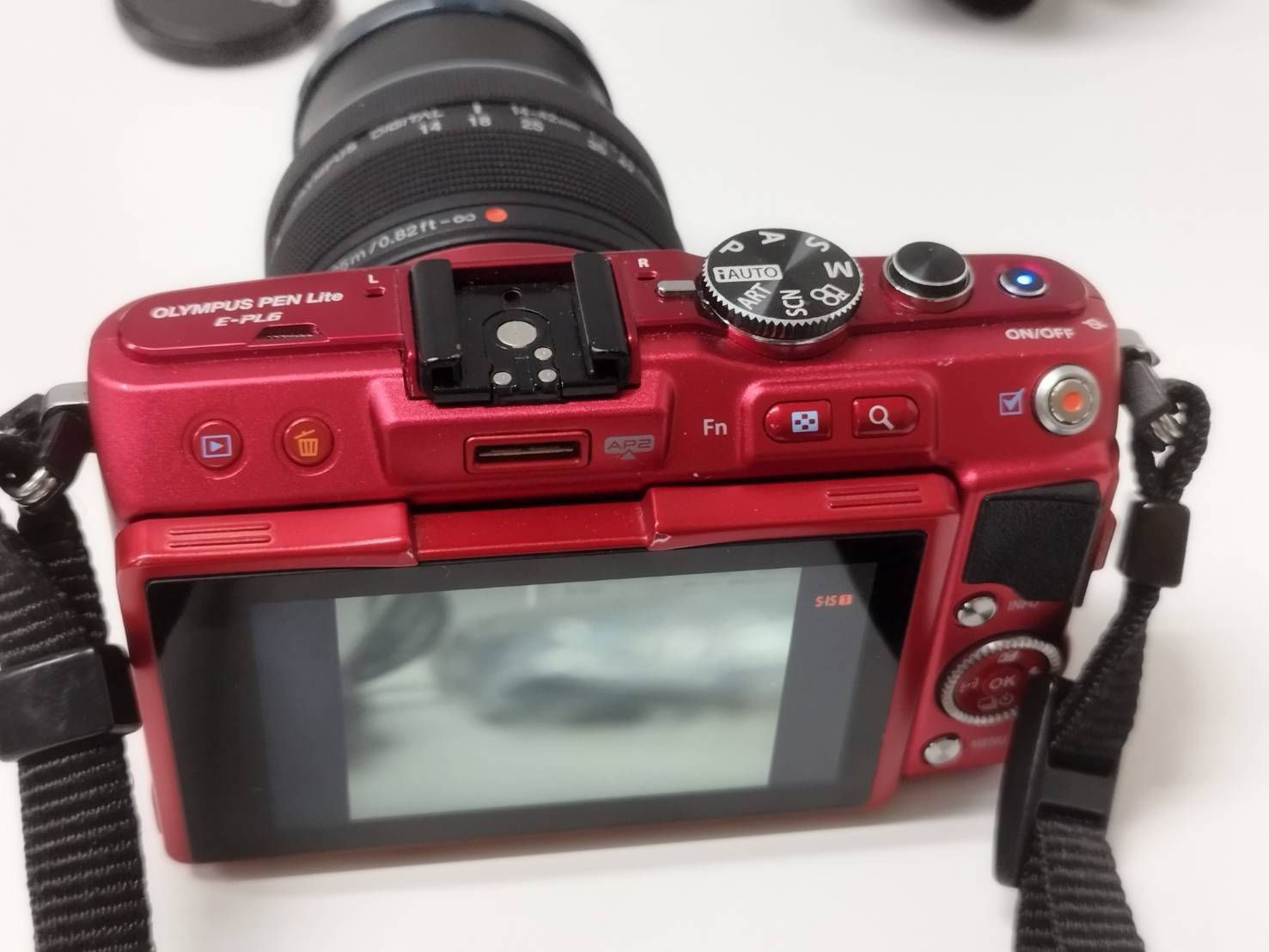 OLYMPUS PEN Lite E-PL6 デジタルカメラ/ミラーレス一眼カメラ - メルカリ