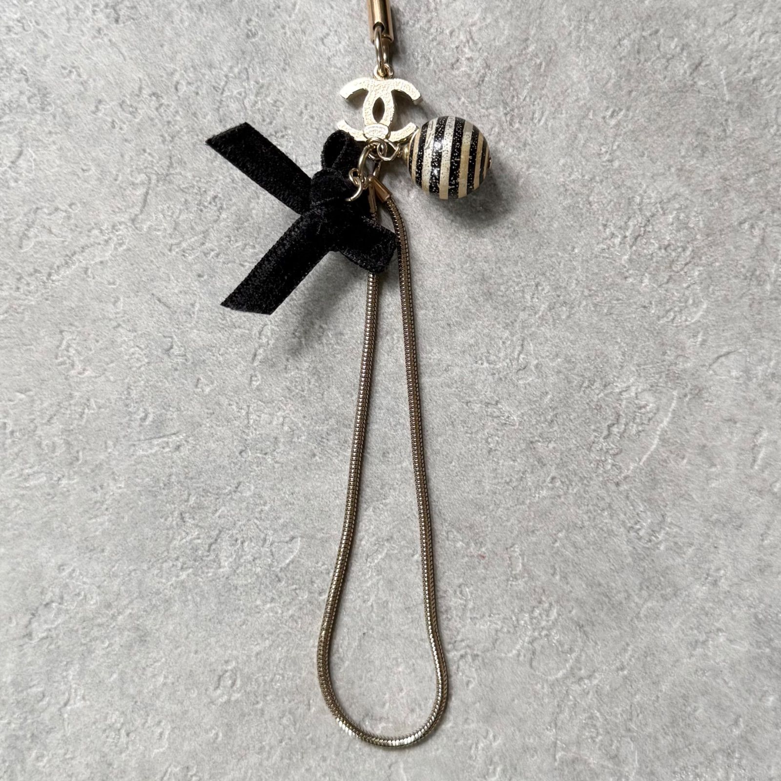 【希少】CHANEL シャネル　キーホルダー　ココマーク　リボン 希少 CHANEL シャネル ココマーク リボン ストラップ キーホルダー