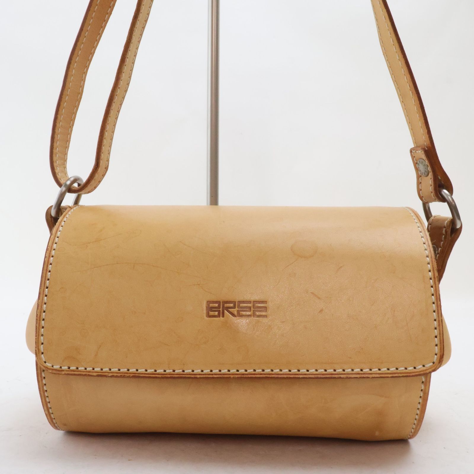 2605-53 ブリー 筒形 ショルダーバッグ BREE レザー製 キャメル フラップ