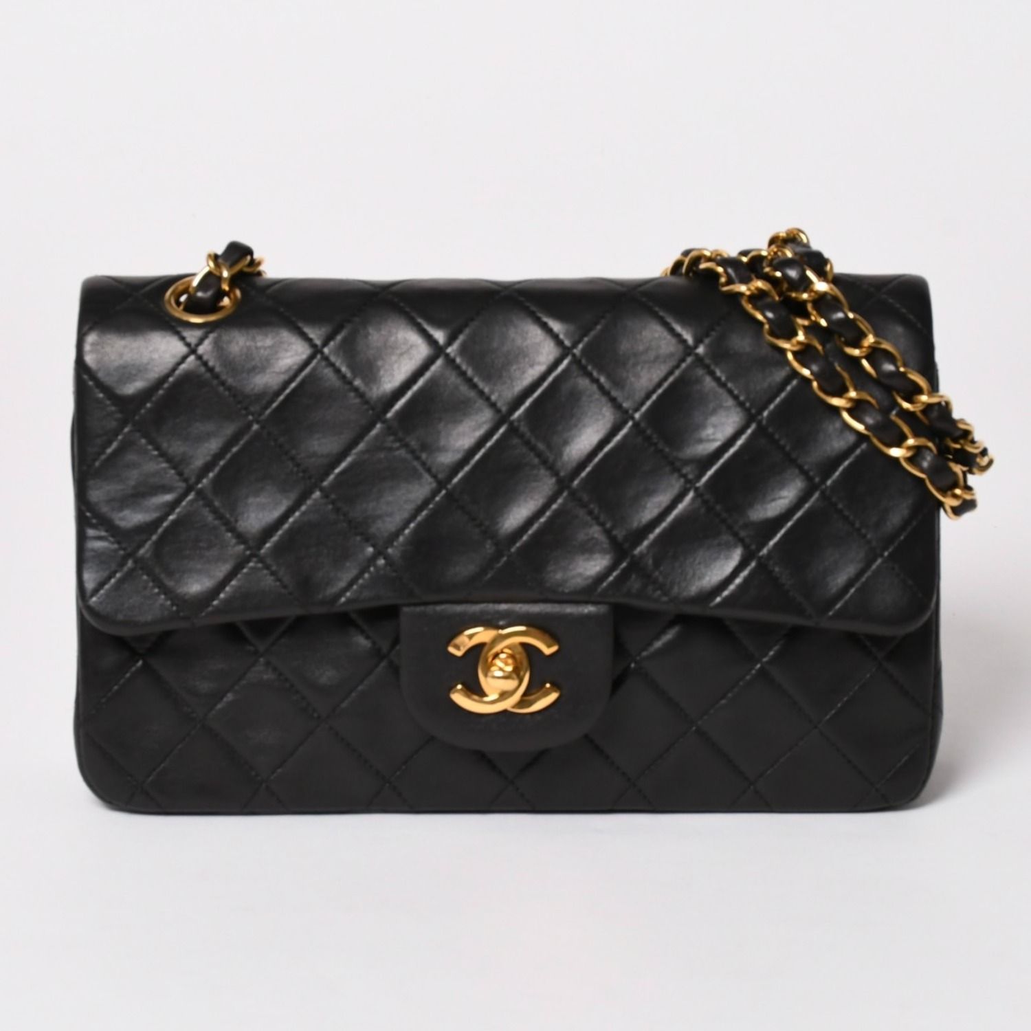 CHANEL シャネル マトラッセ23 Wフラップ Wチェーンショルダーバッグ A2500 3番台 ココマーク ラムスキン ブラック 美品 中古 4a001922 396,000円