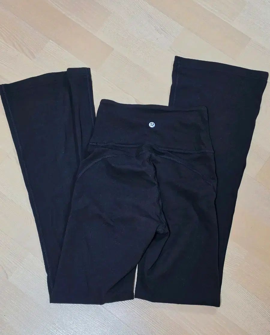 ルルレモン グルーヴ ブーツカット パンツ