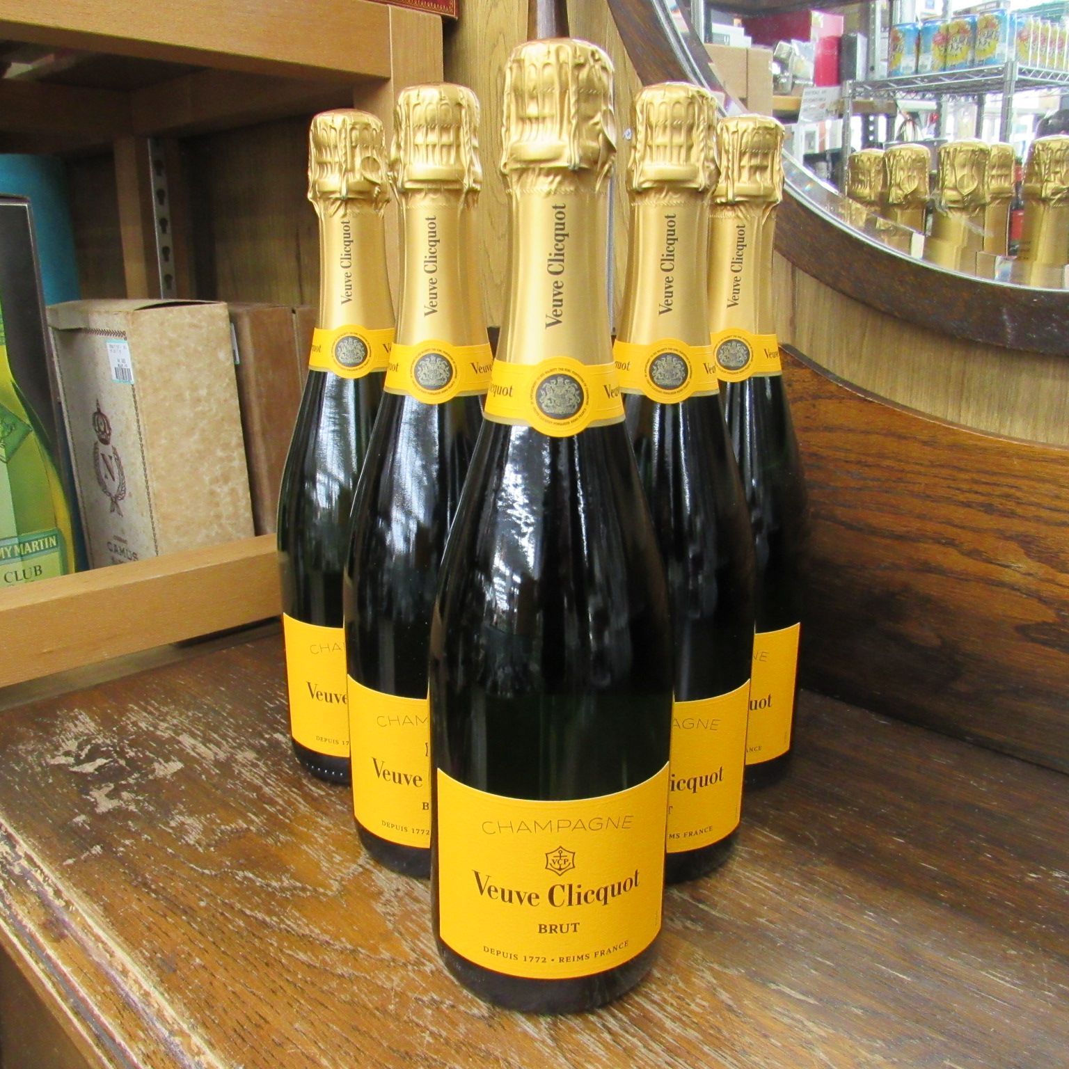 未開栓！VEUVE CLICQUOT ヴーヴ・クリコ イエロー・ラベル・ブリュット 6本 エキスパート藤沢辻堂店
