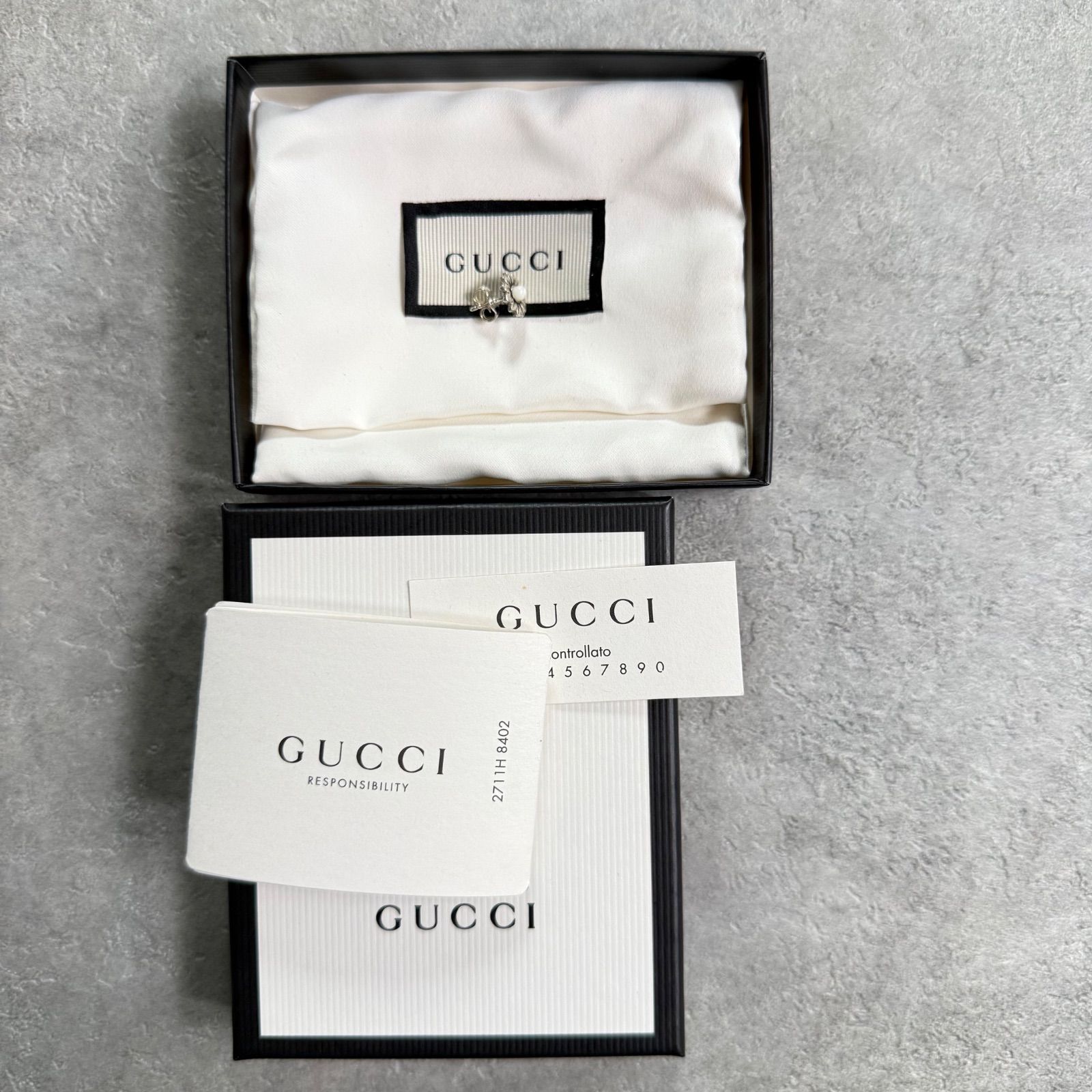 美品 GUCCI ピアス マザーオブパールフラワー ホワイト シルバー Ag925