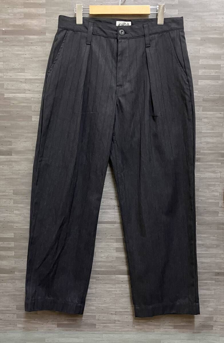 CALEE/キャリー/綿パン/CL-25AW022/PINSTRIPE TUCK WIDE SLACKS/チャコール/Mサイズ