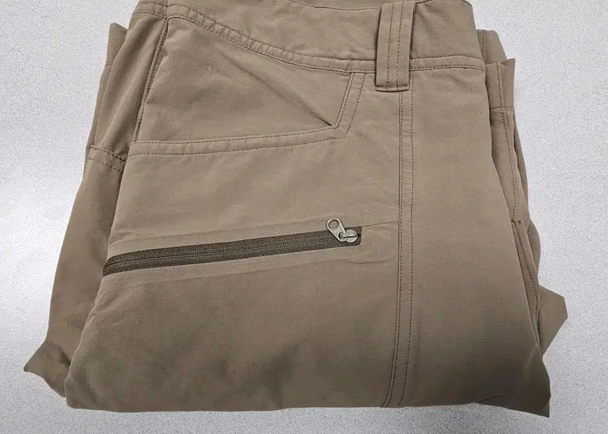 ARC'TERYX アークテリクス メンズ カーキ色 ショーツ 30サイズ 出品