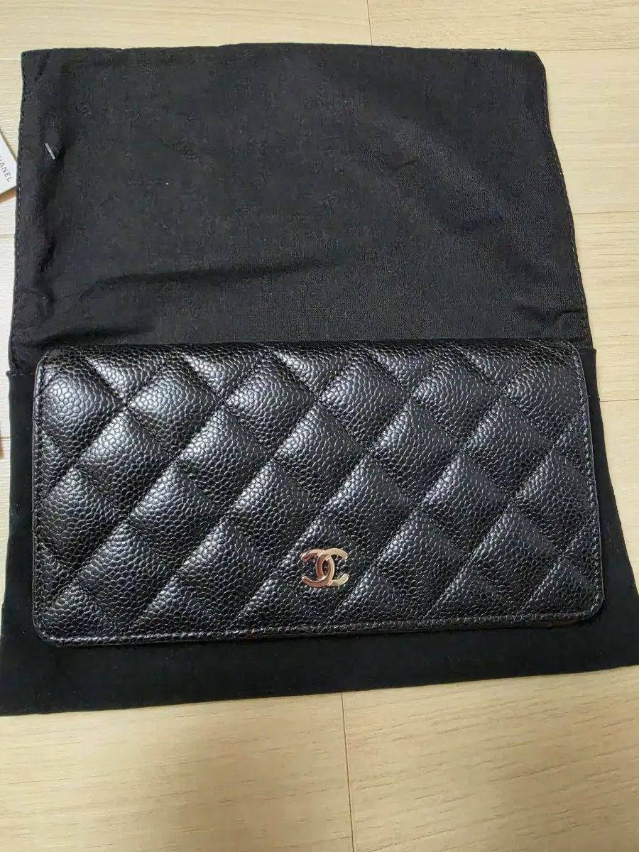 シャネル キャビア シルバー 財布