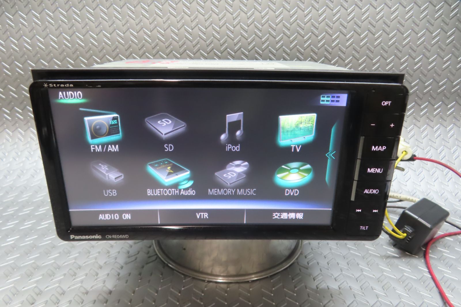 完動品保証付★W7157/パナソニック　メモリーナビ　CN-RE04WD　TV地デジフルセグ内蔵　Bluetooth内蔵　TV視聴OK　ロック解除済