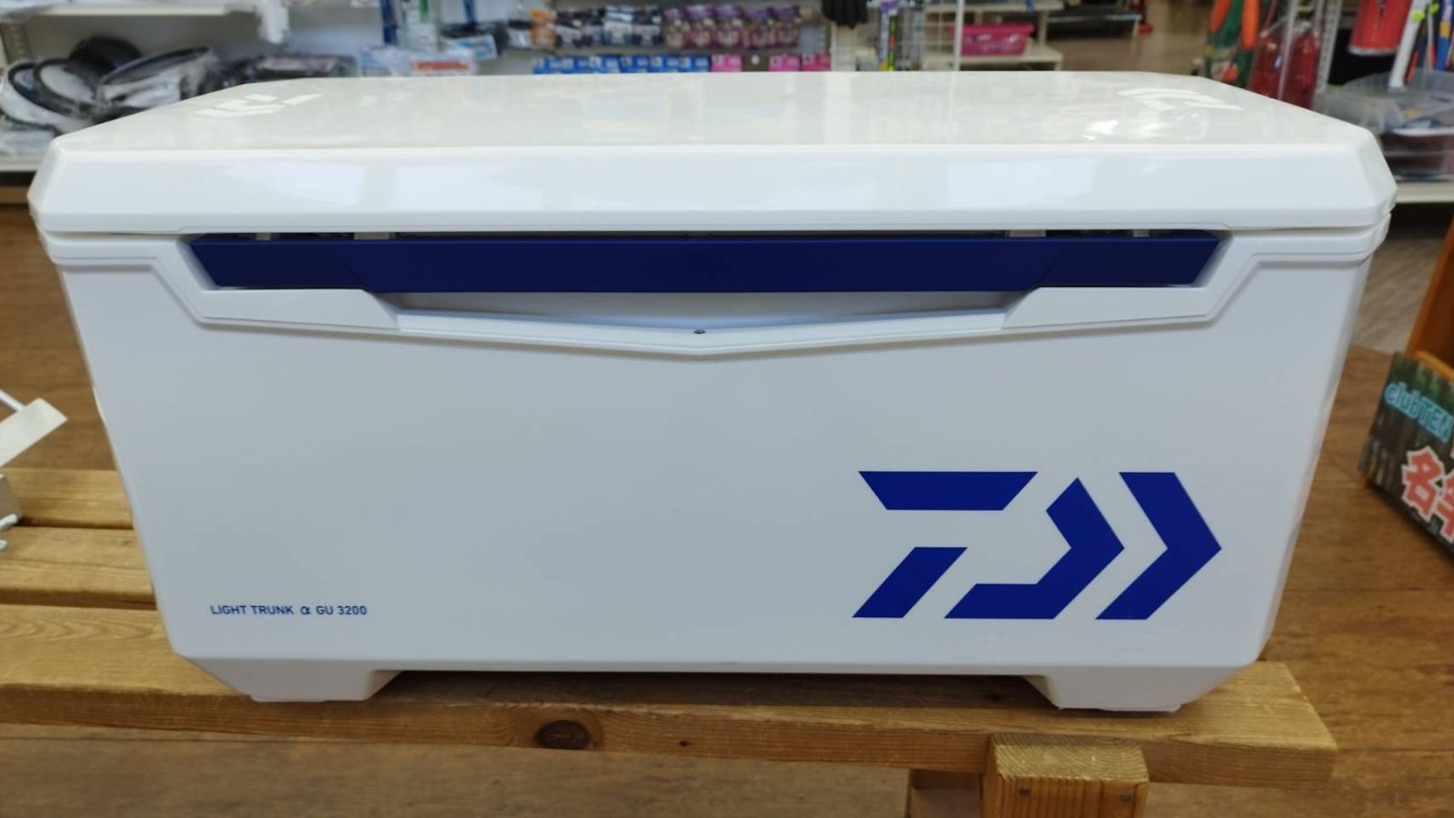 ライトトランクα GU3200 ブルー（01）保冷力　真空　ウレタン　船釣り　鮎釣り　海上釣堀　堤防釣り　レジャー　キャンプ　熱中症