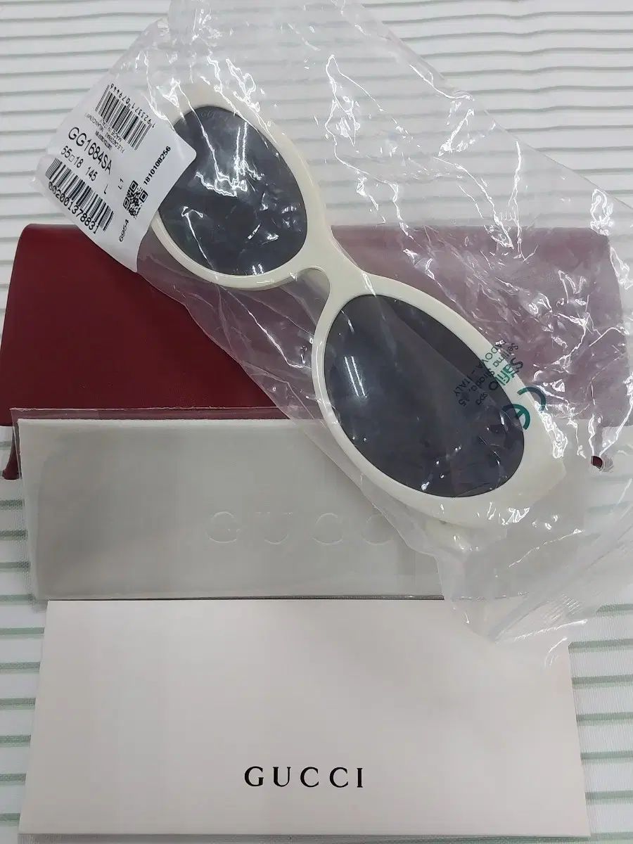 グッチ GG1662SA サングラス 白