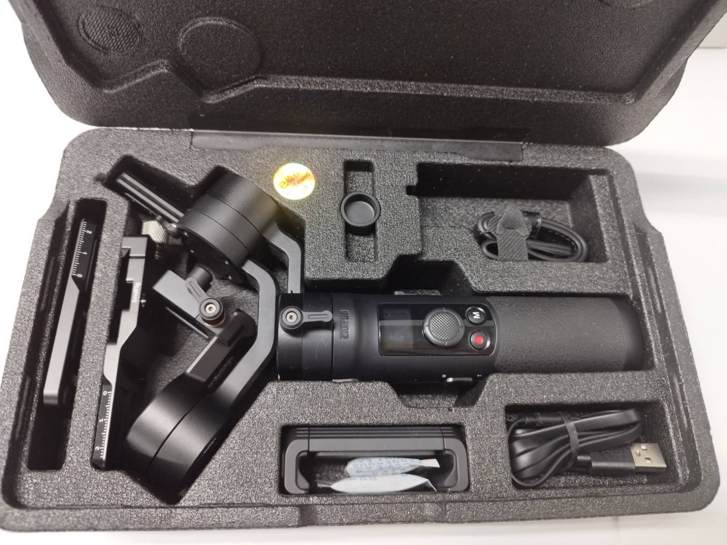良品】ZHIYUN CRANE M2/CR106/プロフェッショナル向け3軸 