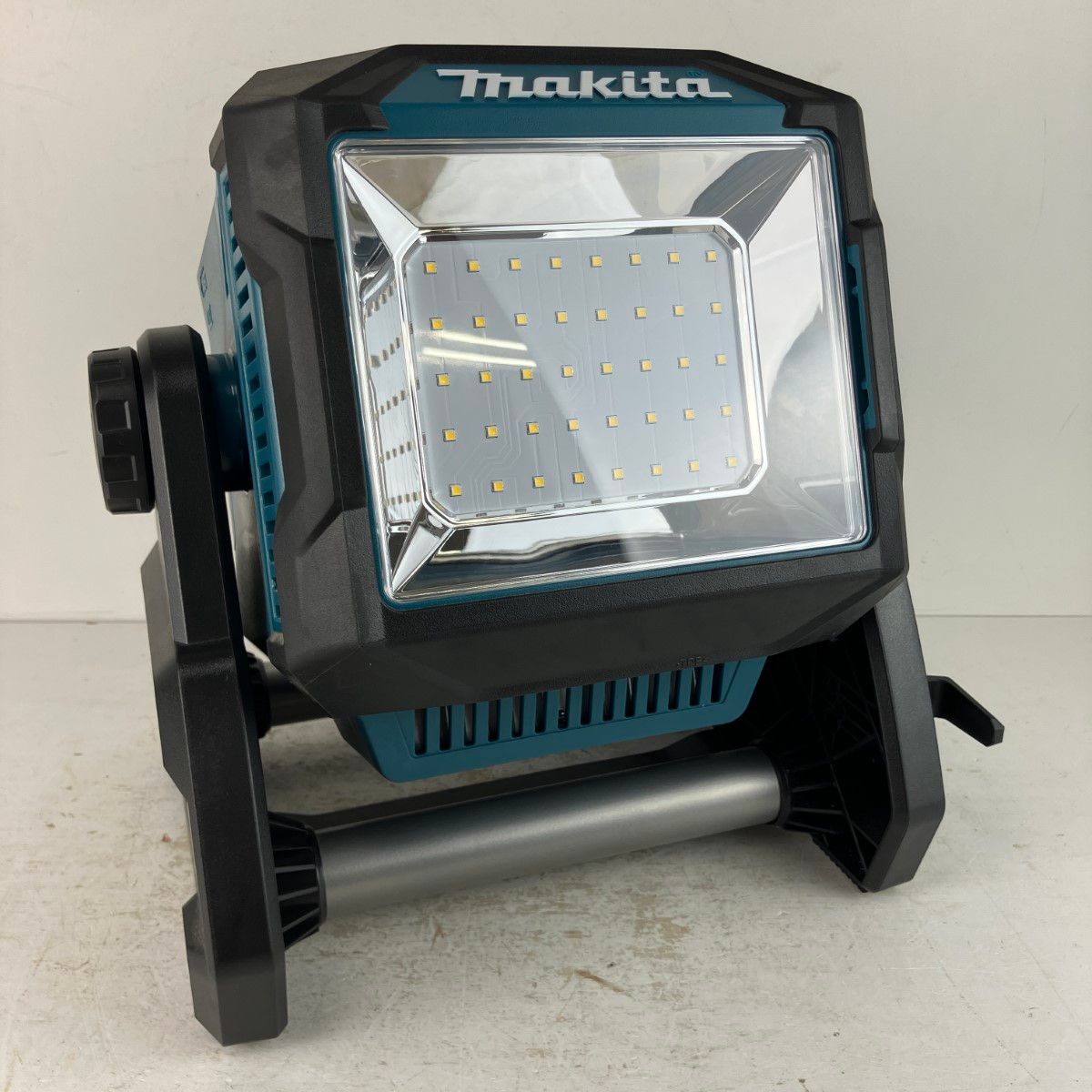 MAKITA マキタ 40v 充電式スタンドライト ※バッテリー、充電器無し ML004G ブルー