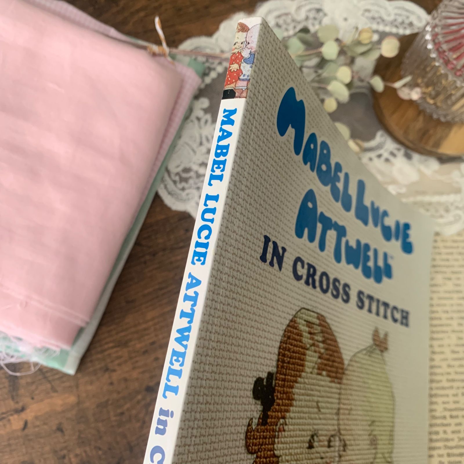 洋書 マーベル・ルーシー・アトウェル クロスステッチ 図案集 刺繍本