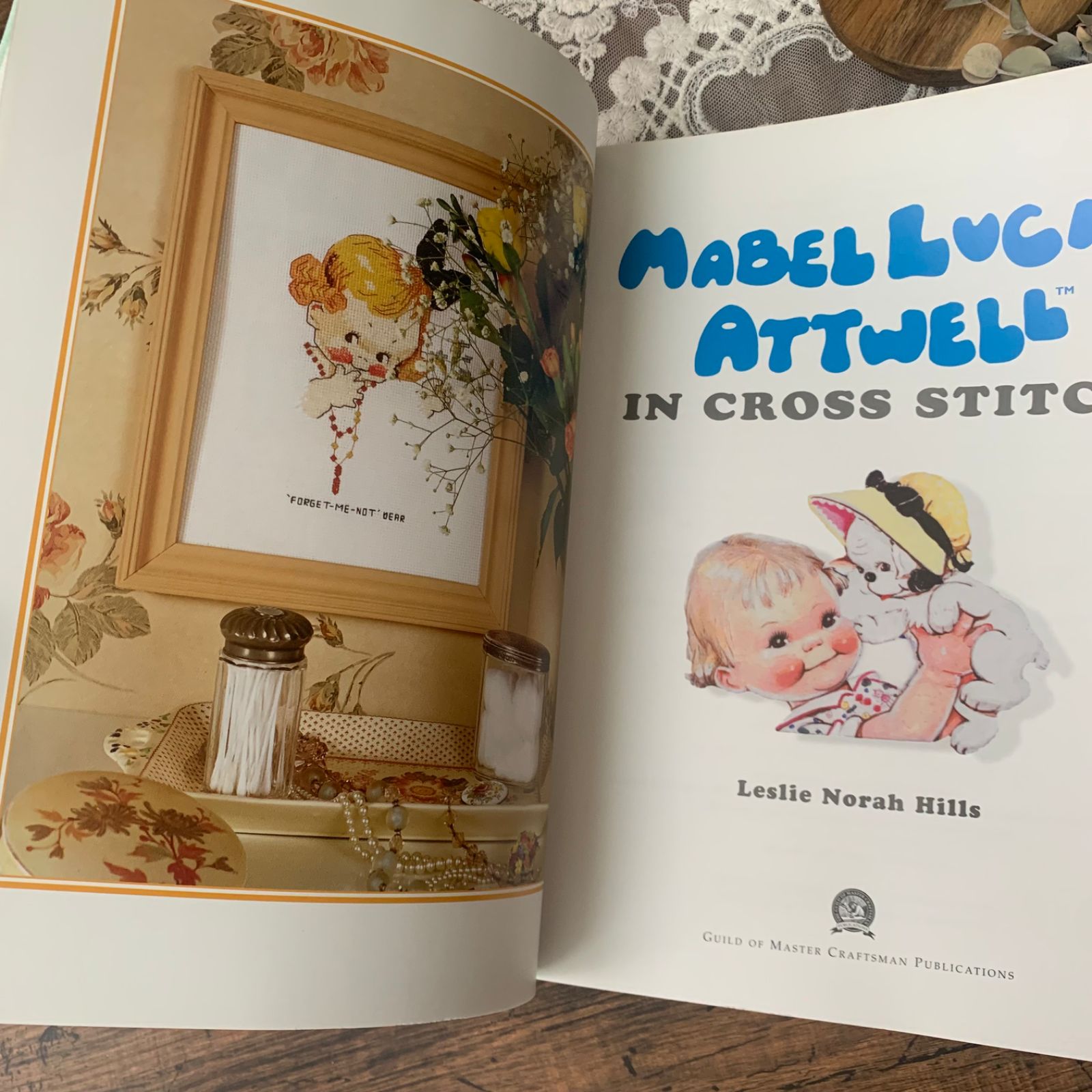 洋書 マーベル・ルーシー・アトウェル クロスステッチ 図案集 刺繍本