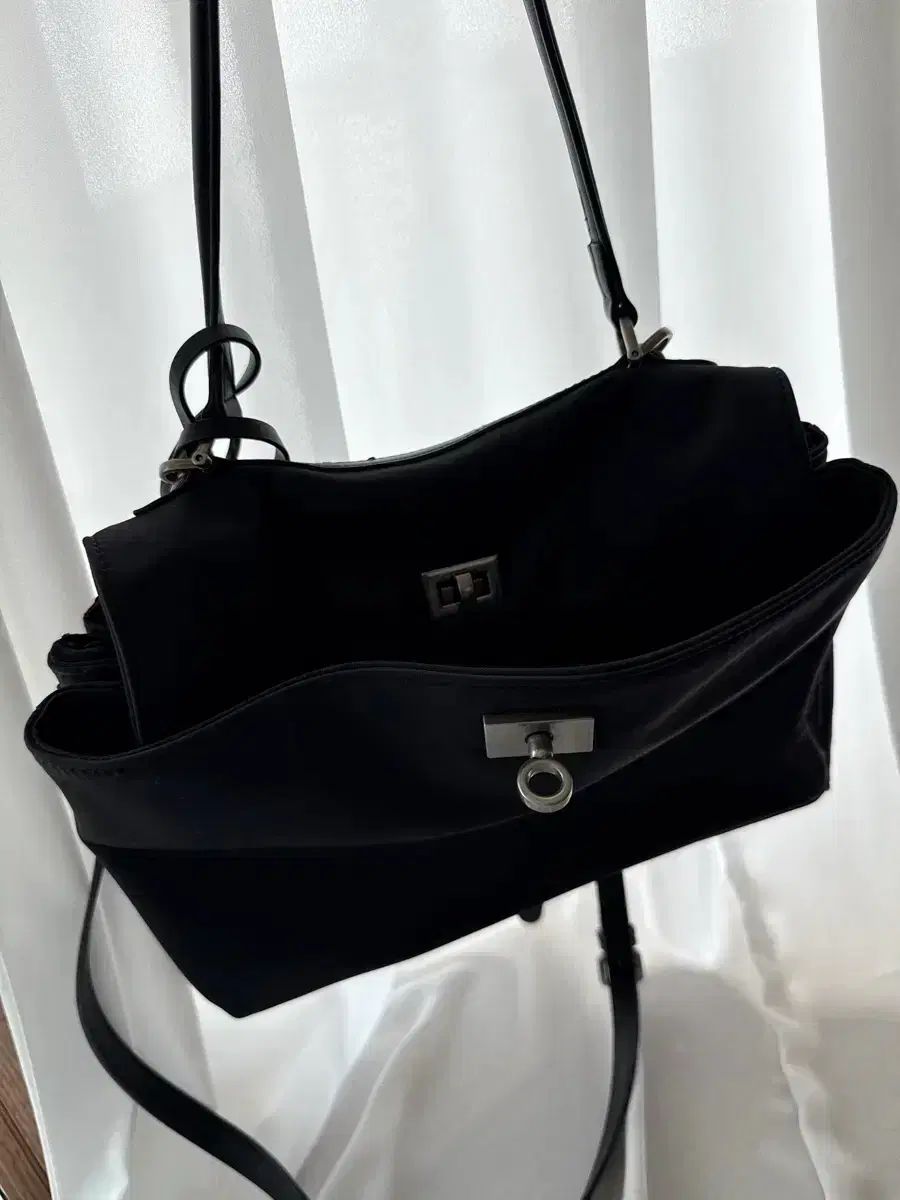 ブラン ナイロン バックルバッグ(新商品)