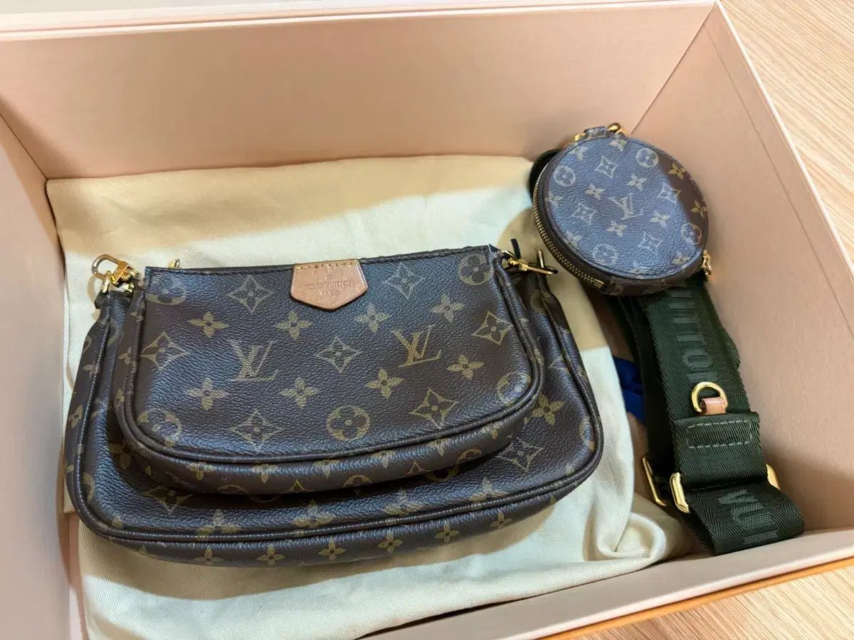 Louis Vuitton ルイヴィトン マルチポシェット アクセソワ マルチポシェット クロスバック
