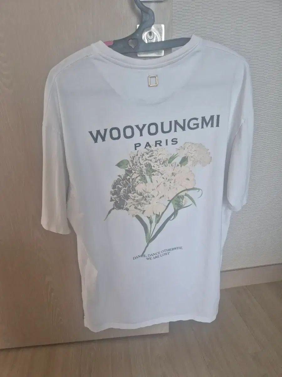 ウーヨンミ パリ フラワー 半袖 Tシャツ 白