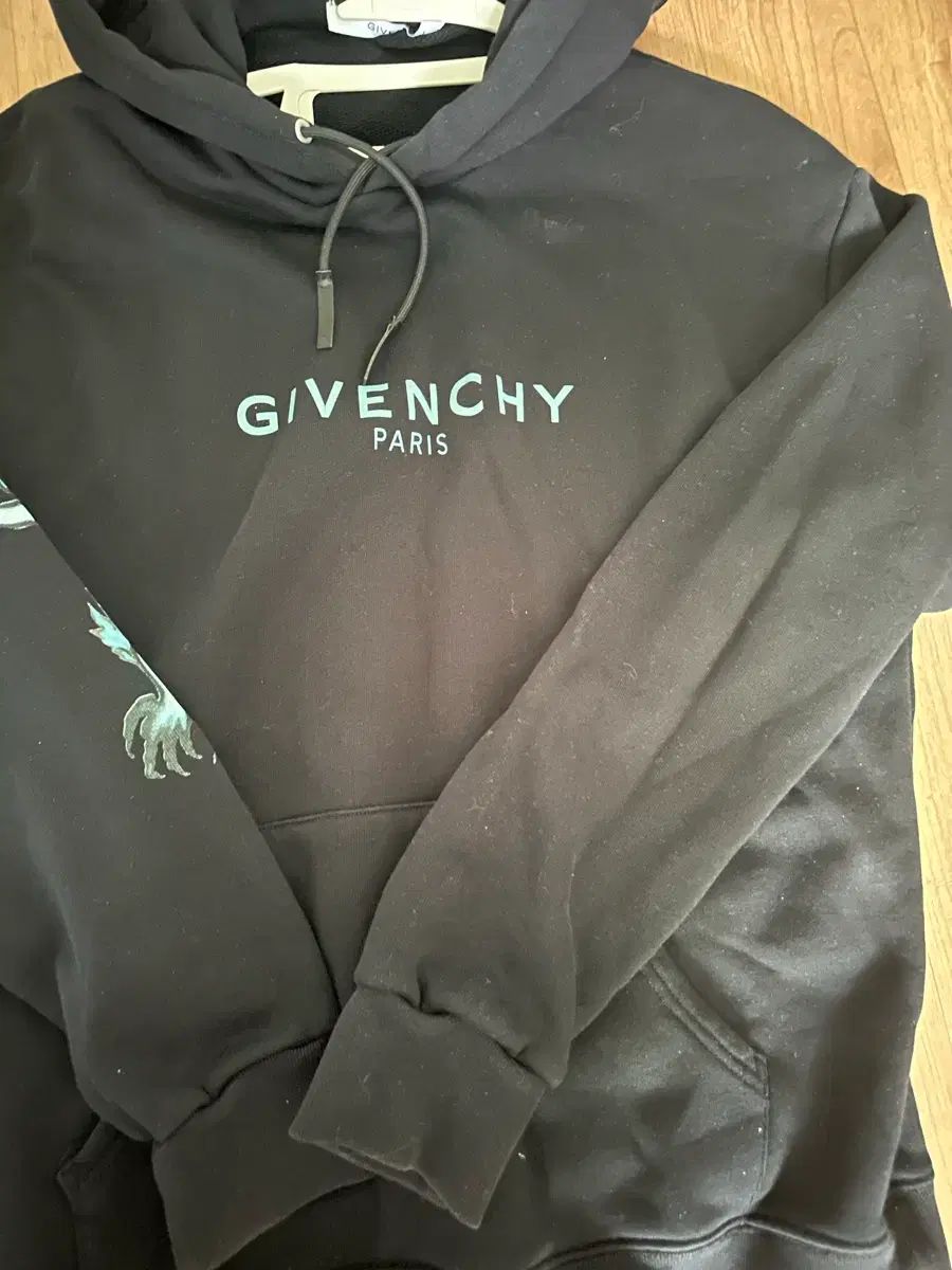 Givenchy ジバンシィ ロゴ Tシャツ