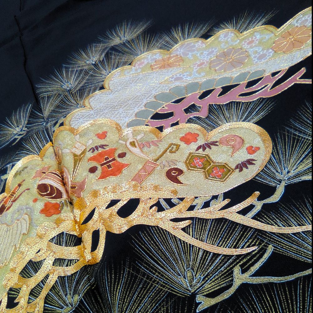 リユース】黒留袖 正絹 五三桐五つ紋付 金彩・金糸刺繍 「吉祥松に 