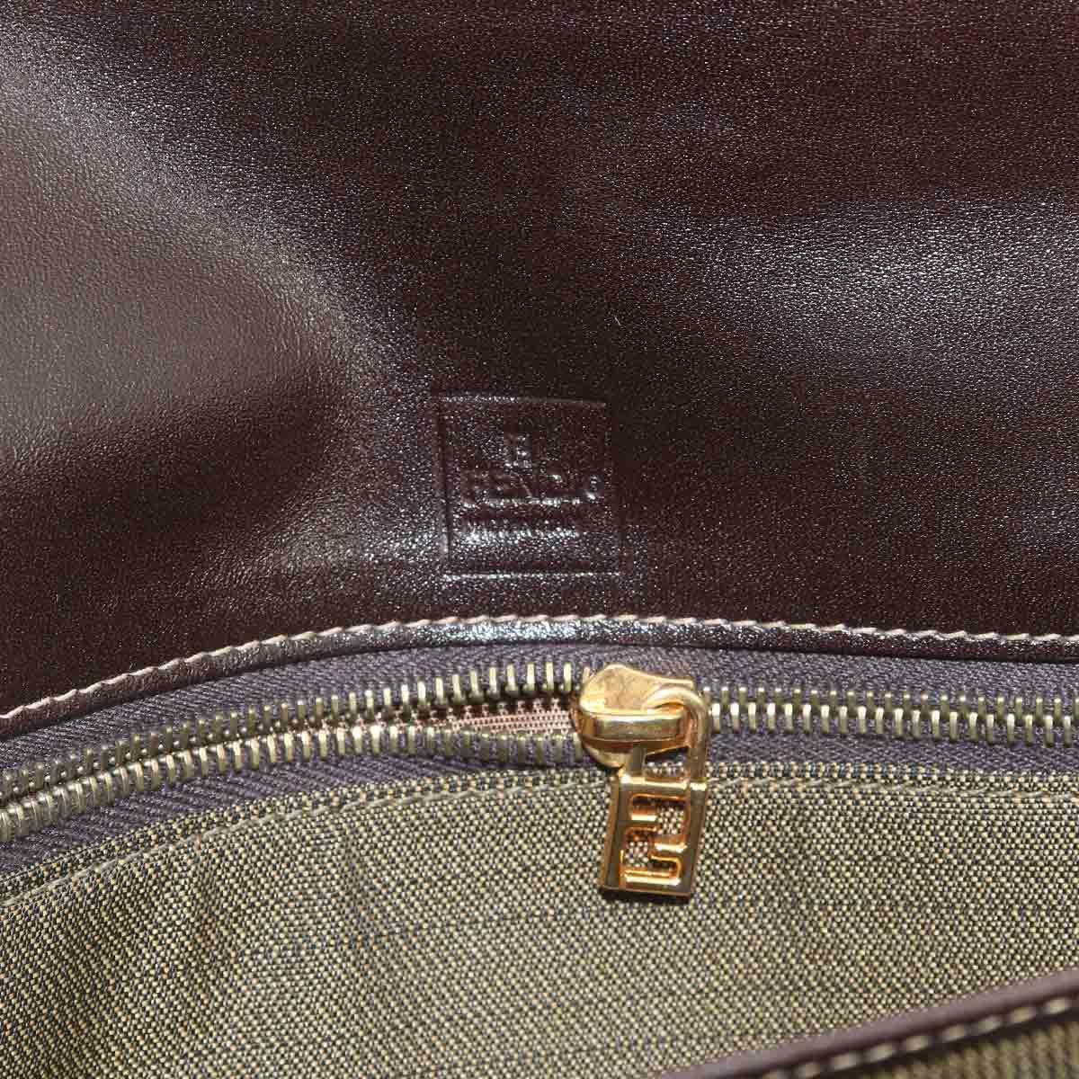美品 フェンディ FENDI フェンディ ズッカ柄 二つ折り 長財布 