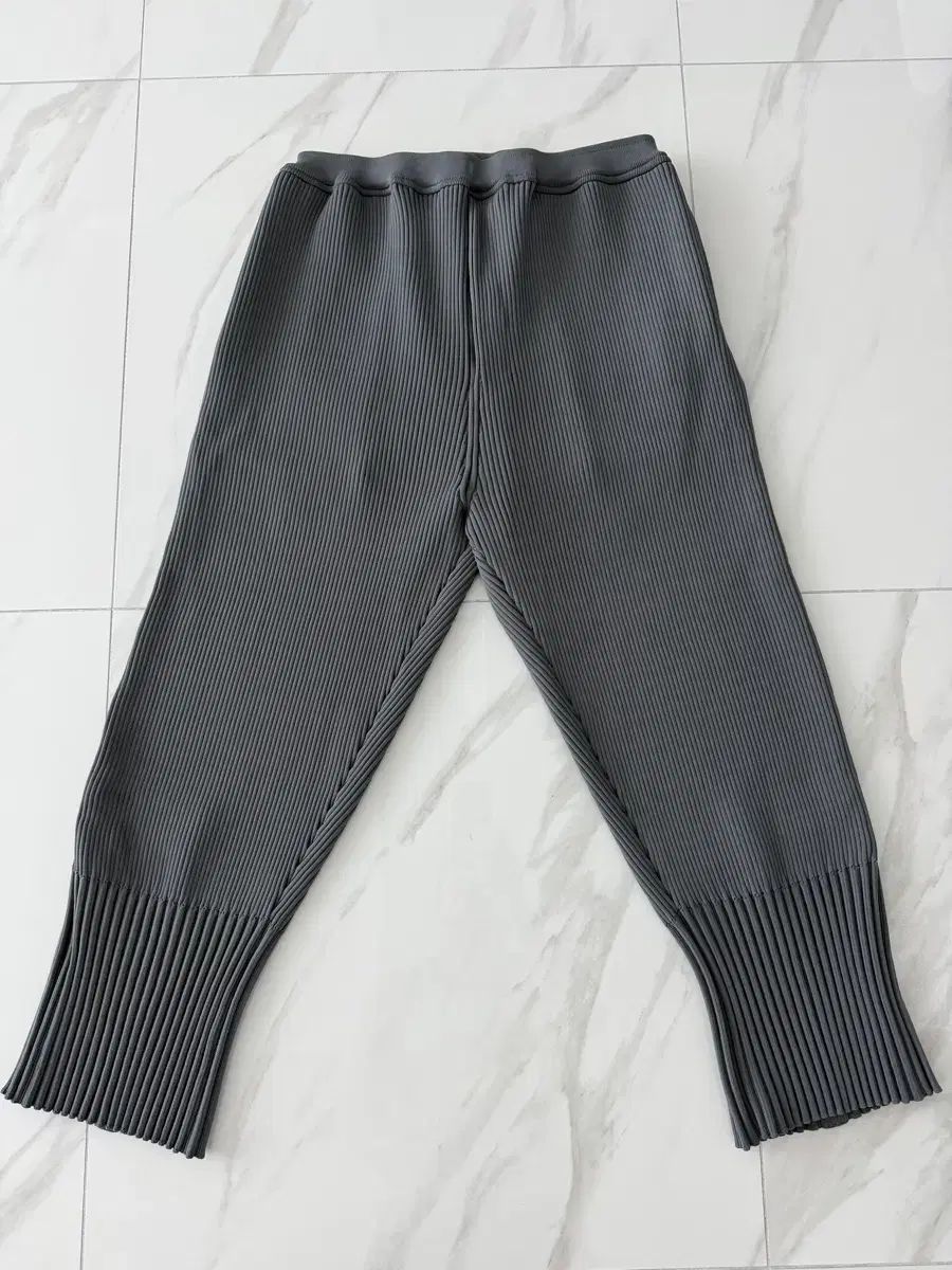 CFCL フロテッド パンツ