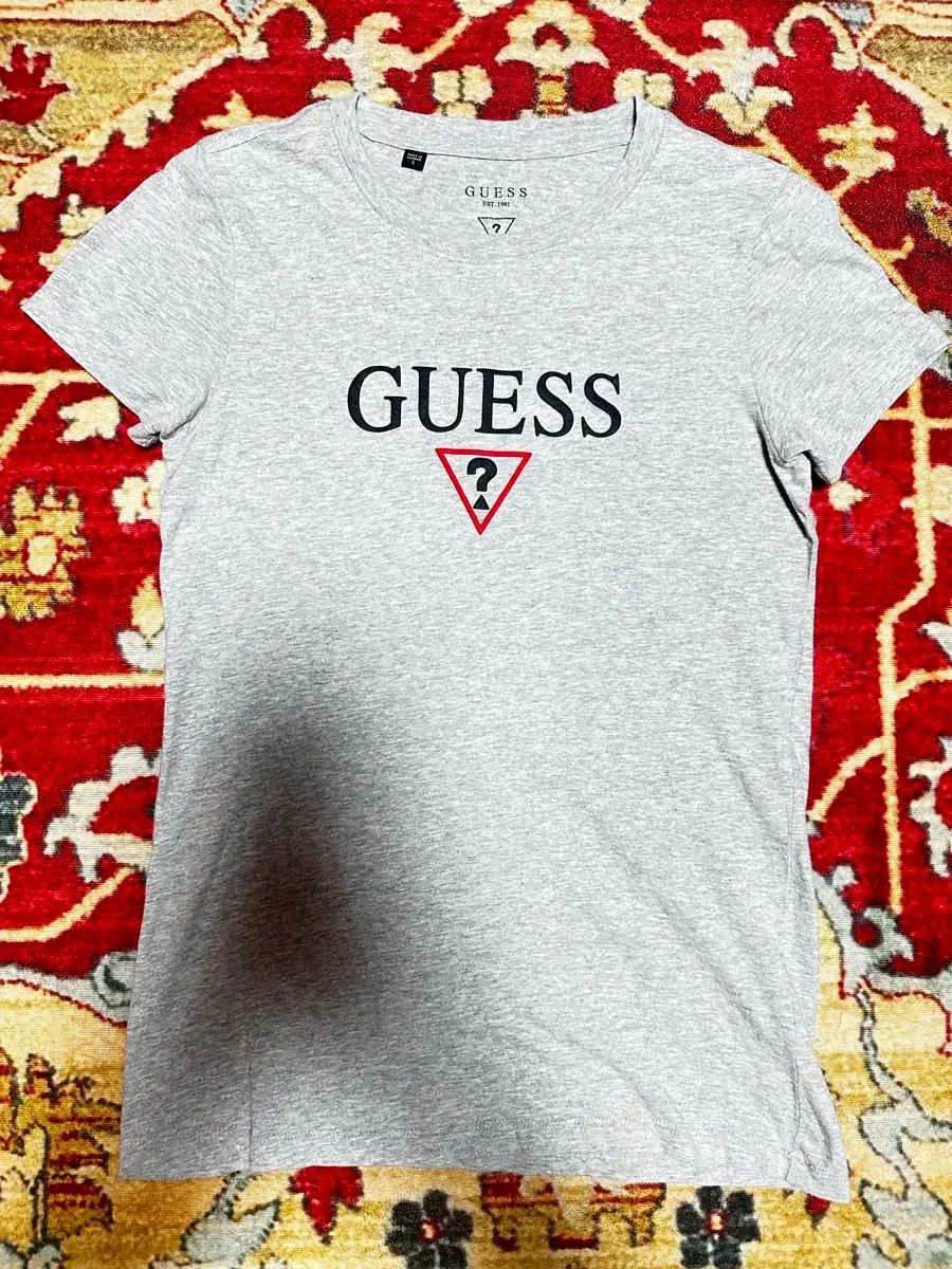 GUESS ロゴ 半袖Tシャツ グレー
