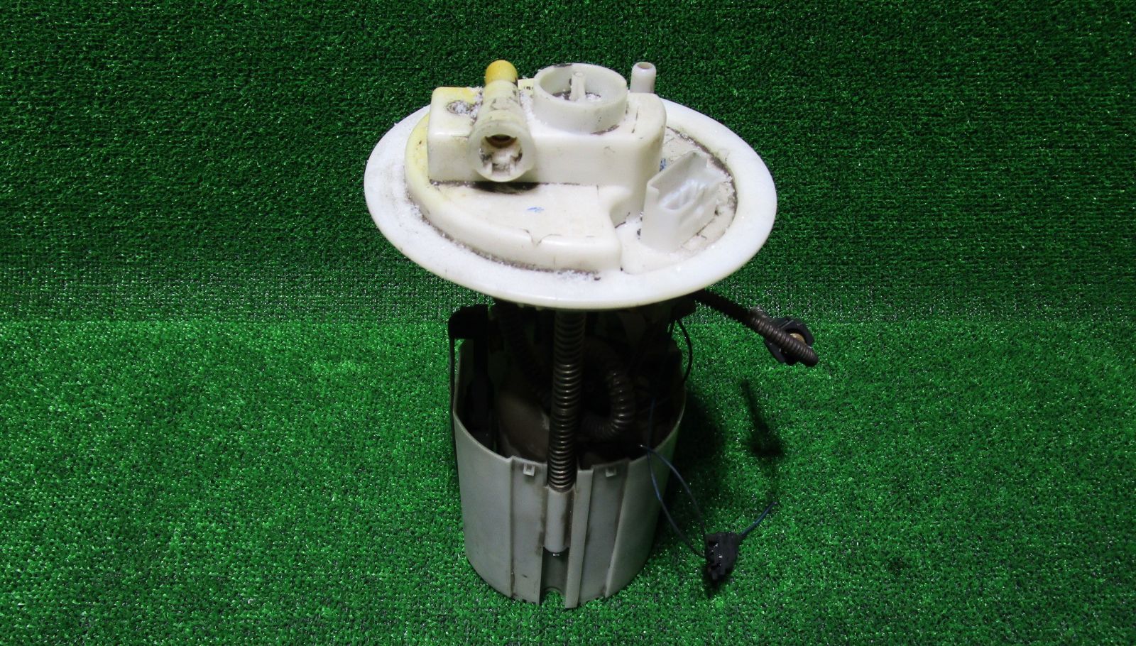 燃料ポンプ アルファロメオ ABA-93932 H20年　C12-16-5597