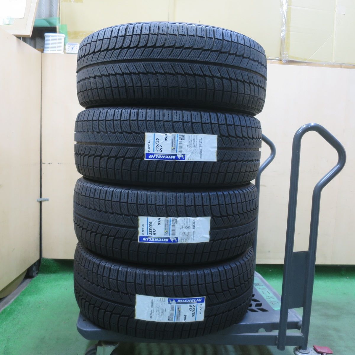 未使用★スタッドレス 235/55R17 ミシュラン X-ICE3+ タイヤ 17インチ ボルボ V60 XC60 BMW 5シリーズ 等★6052308イスタ