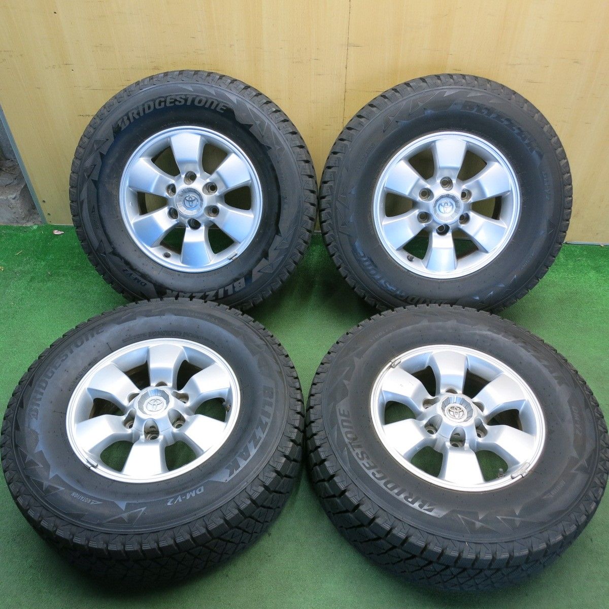 バリ溝！9分☆トヨタ 215系 ハイラックス 純正 265/70R16 スタッドレス 
