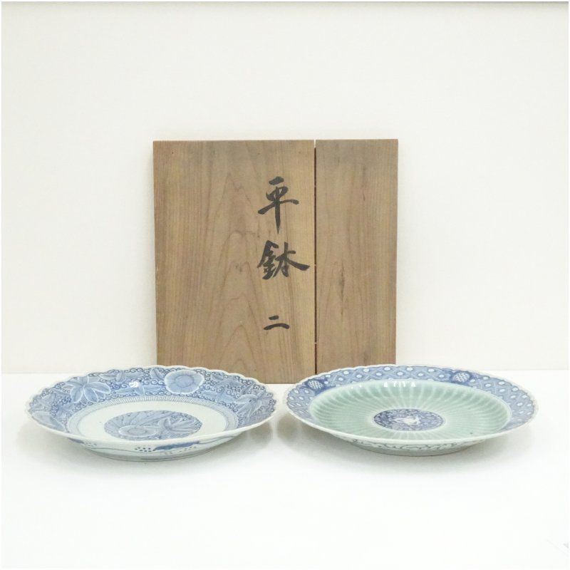 古伊万里　太明成化年製　染付花文平鉢2客（共箱） 食器 和食器 おしゃれ 小鉢 焼物鉢 スイーツ サラダ 料理 茶道 茶道具 カフェ 居酒屋 来客 17,250円
