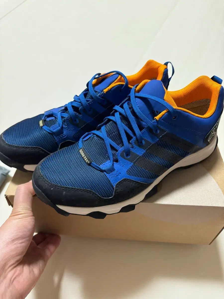 (ほぼ新品) adidas ゴアテックス 有馬 かな ディア7 トレイル 登山靴/ランニングシューズ 260