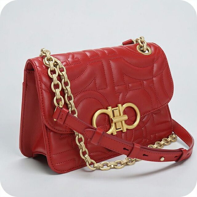 フェラガモ　パーティーバッグ　チェーンバッグ　ショルダーバッグ 正規品 フェラガモ FERRAGAMO バッグ レディース 21 H153 ガンチーニ チェーン
