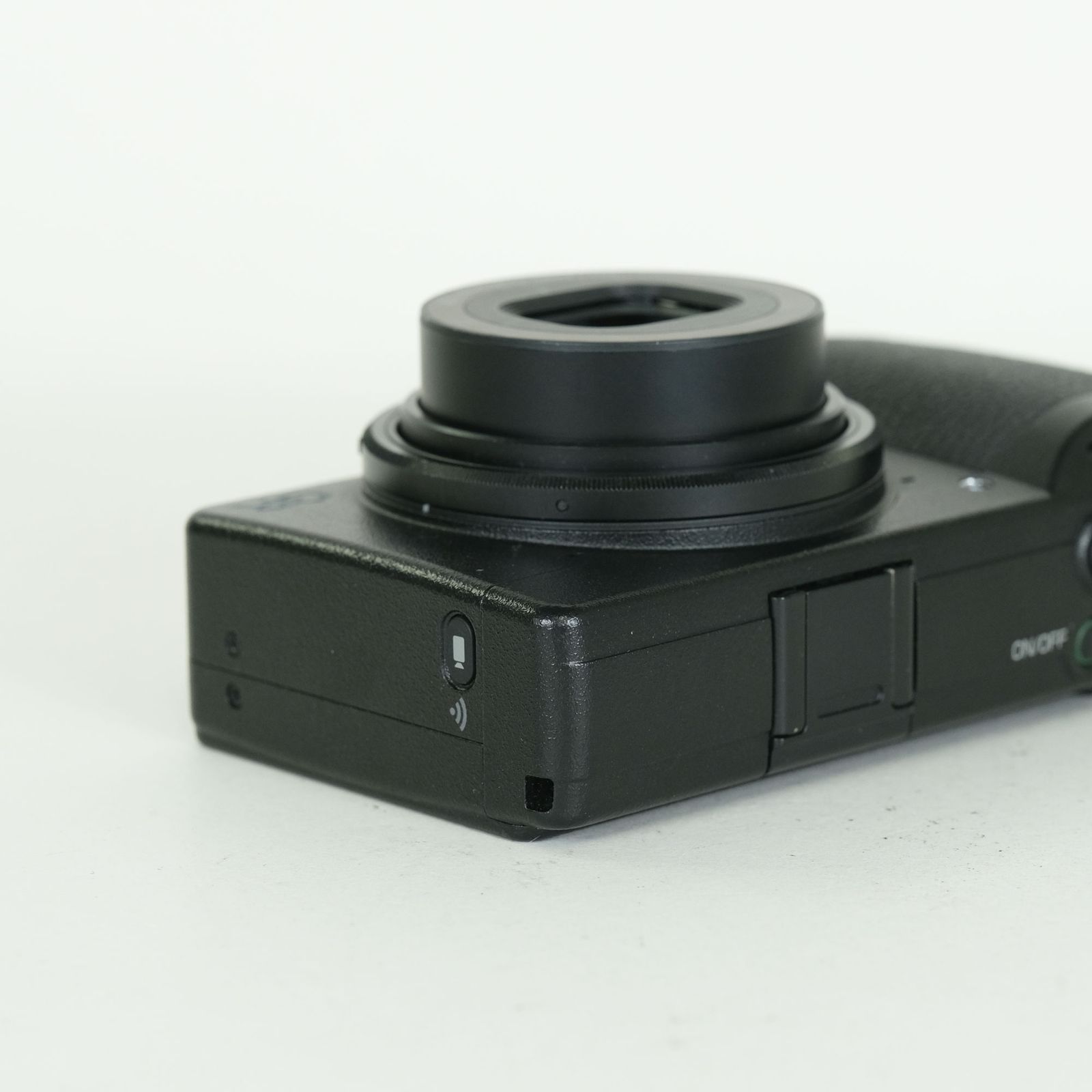 RICOH GR III 美品｜シャッター1652回｜おまけ付き 良品 | シャッター数3,754回] RICOH GR III | コンパクトデジタル