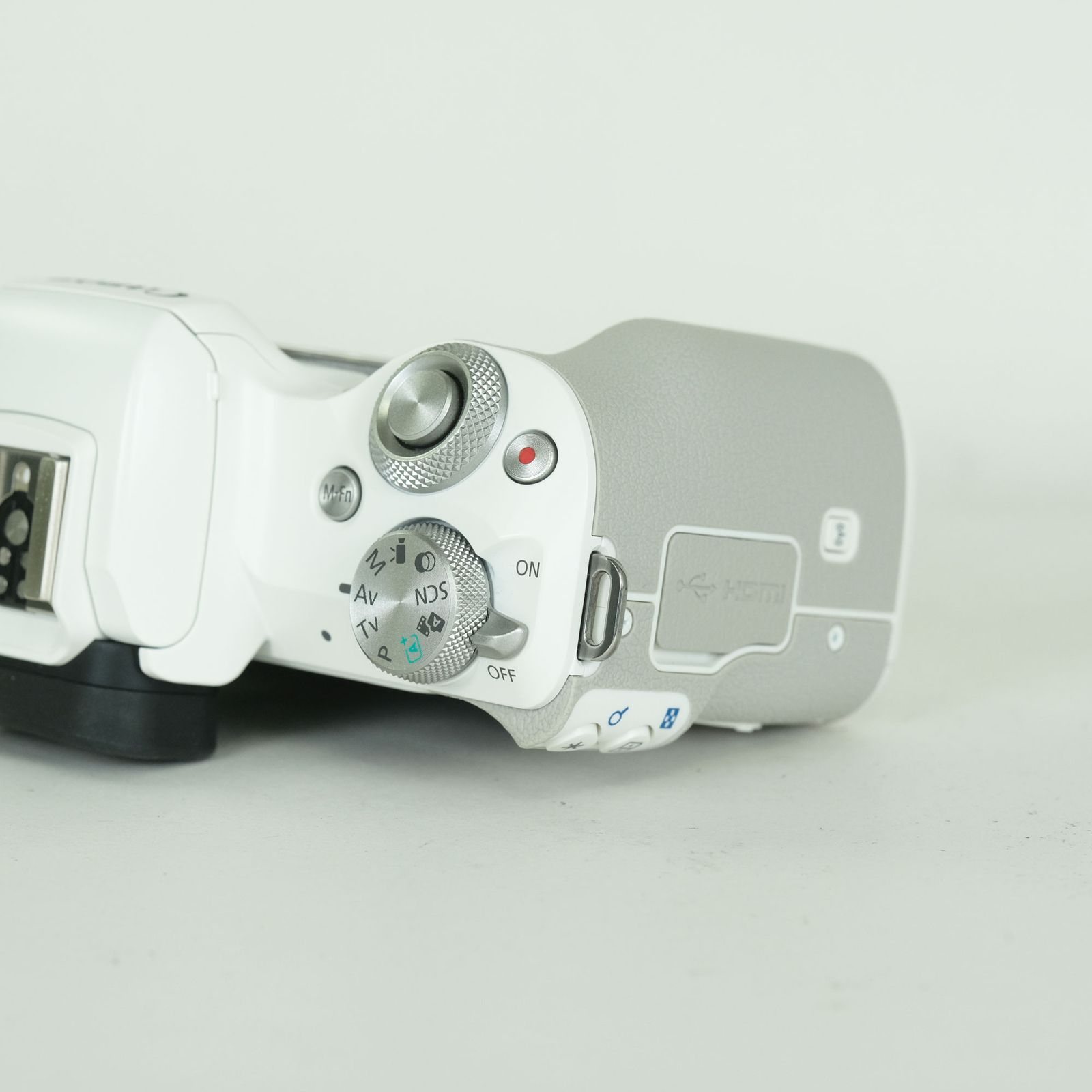 美品] Canon EOS Kiss M2 [ボディ ホワイト] | Canon EF-Mマウント
