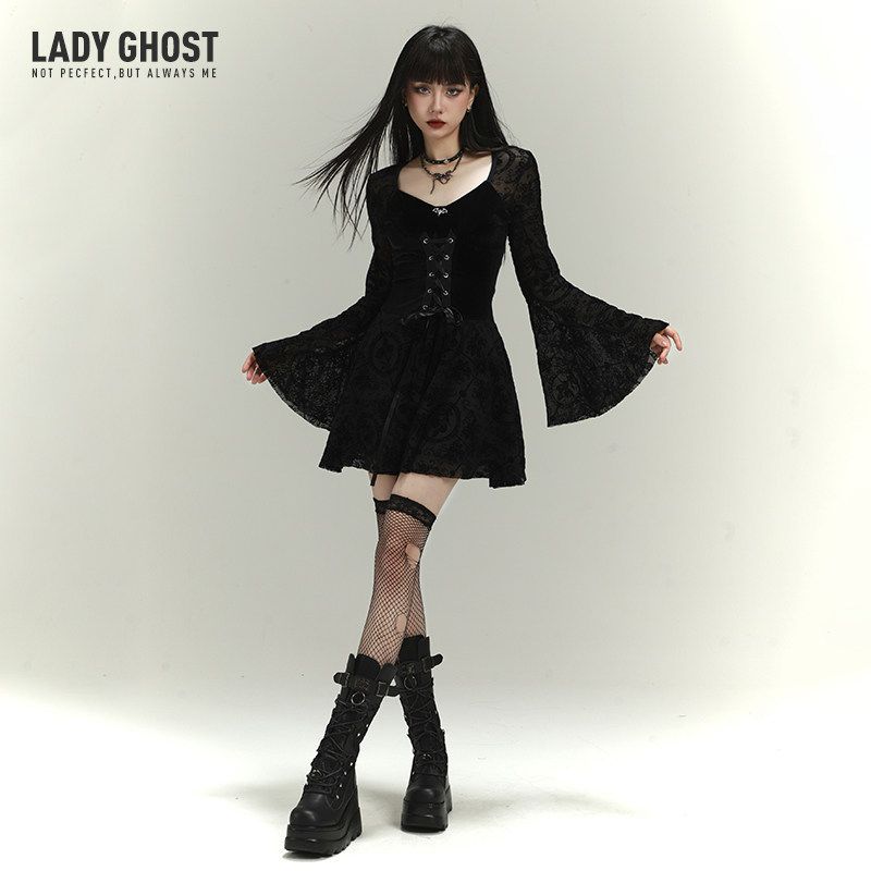 【Lady Ghost】ゴシック ミニワンピース コルセット風 ベルベット レース ベルスリーブ 地雷系 量産型 病みかわ スタイルアップ 黒