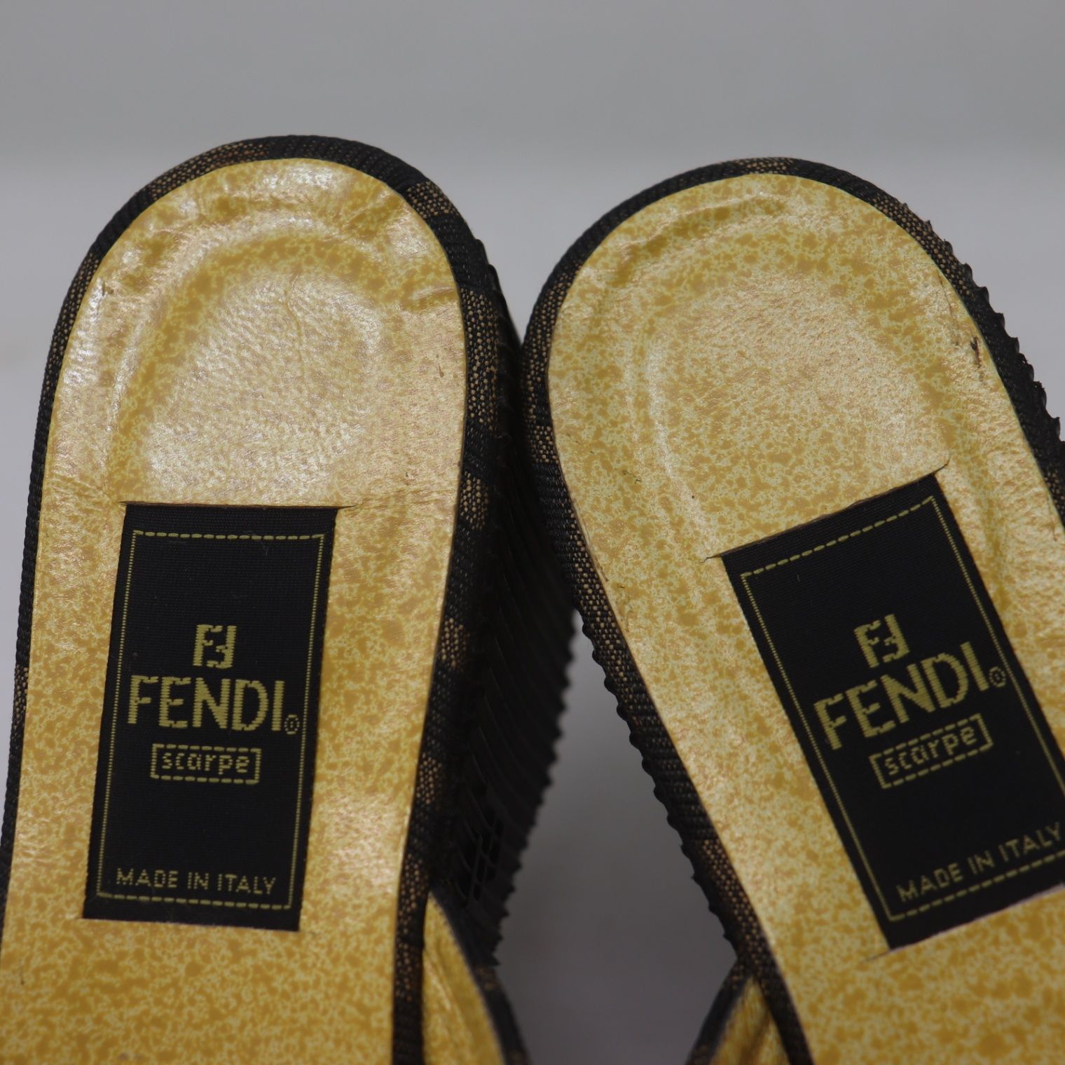 IT5J8FIG6WW6 FENDI フェンディ ズッカ 厚底 サンダル ミュール