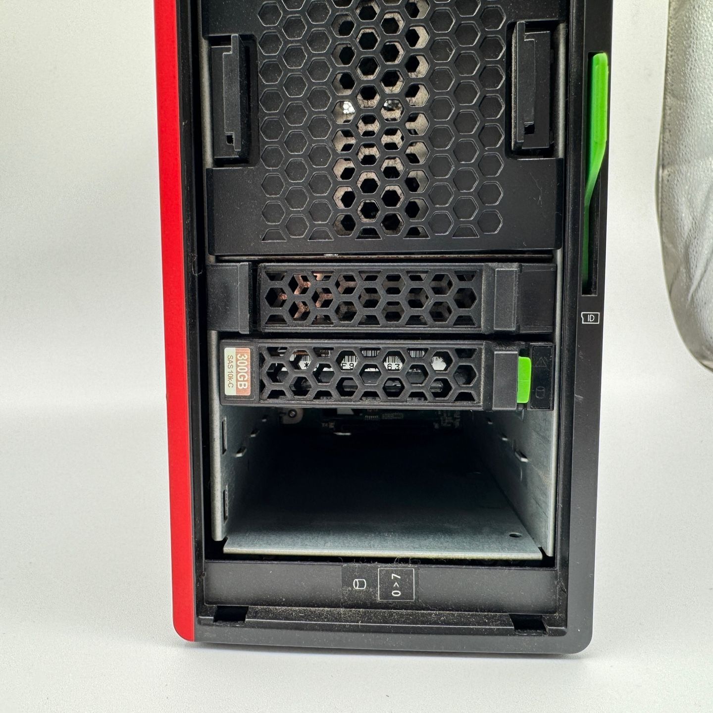 富士通 PRIMERGY TX1320 M4 Xeon E-2124 16GB 300GB SFF - メルカリ