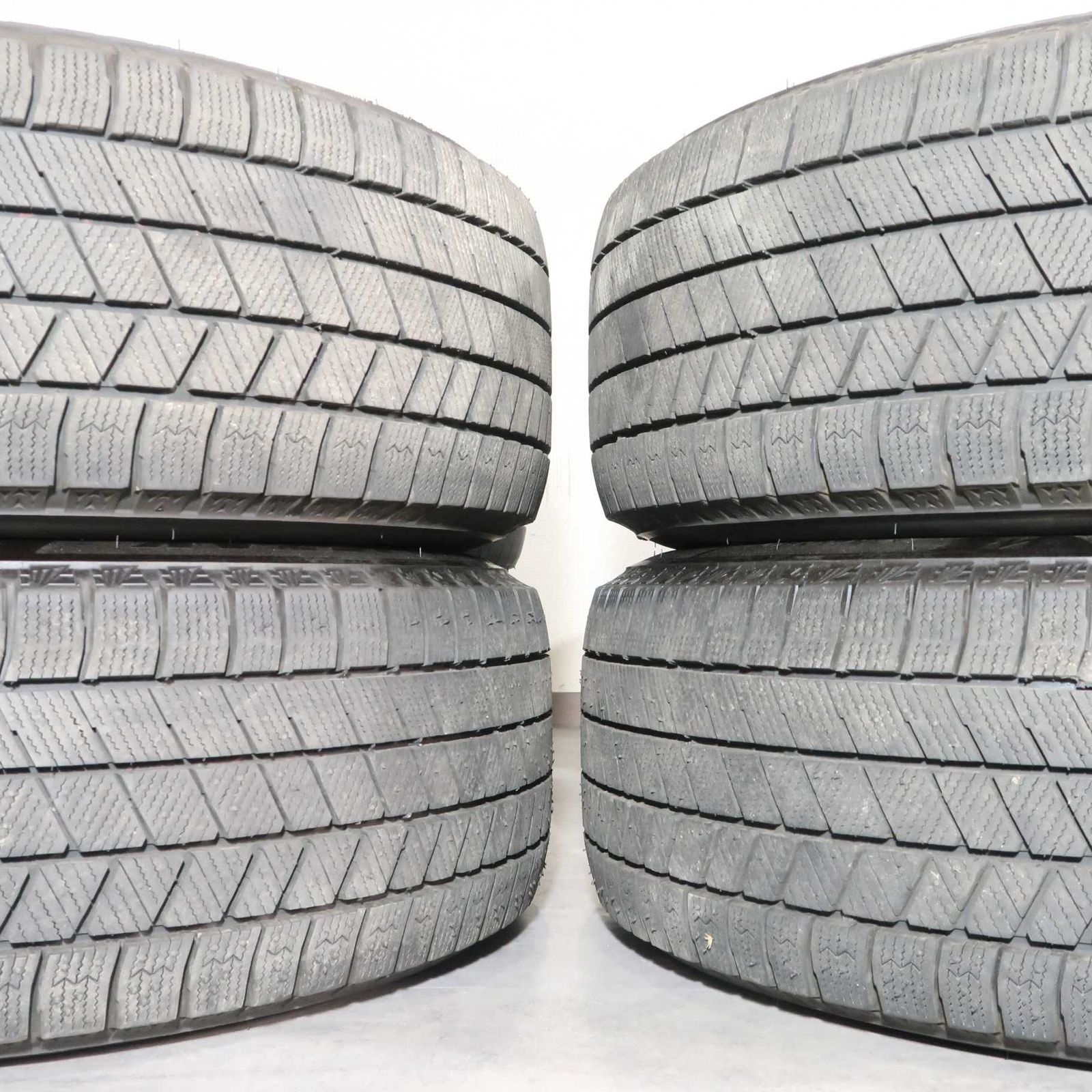 アルファード 30系 スタッドレス ブリジストン VRX3 235/50R18