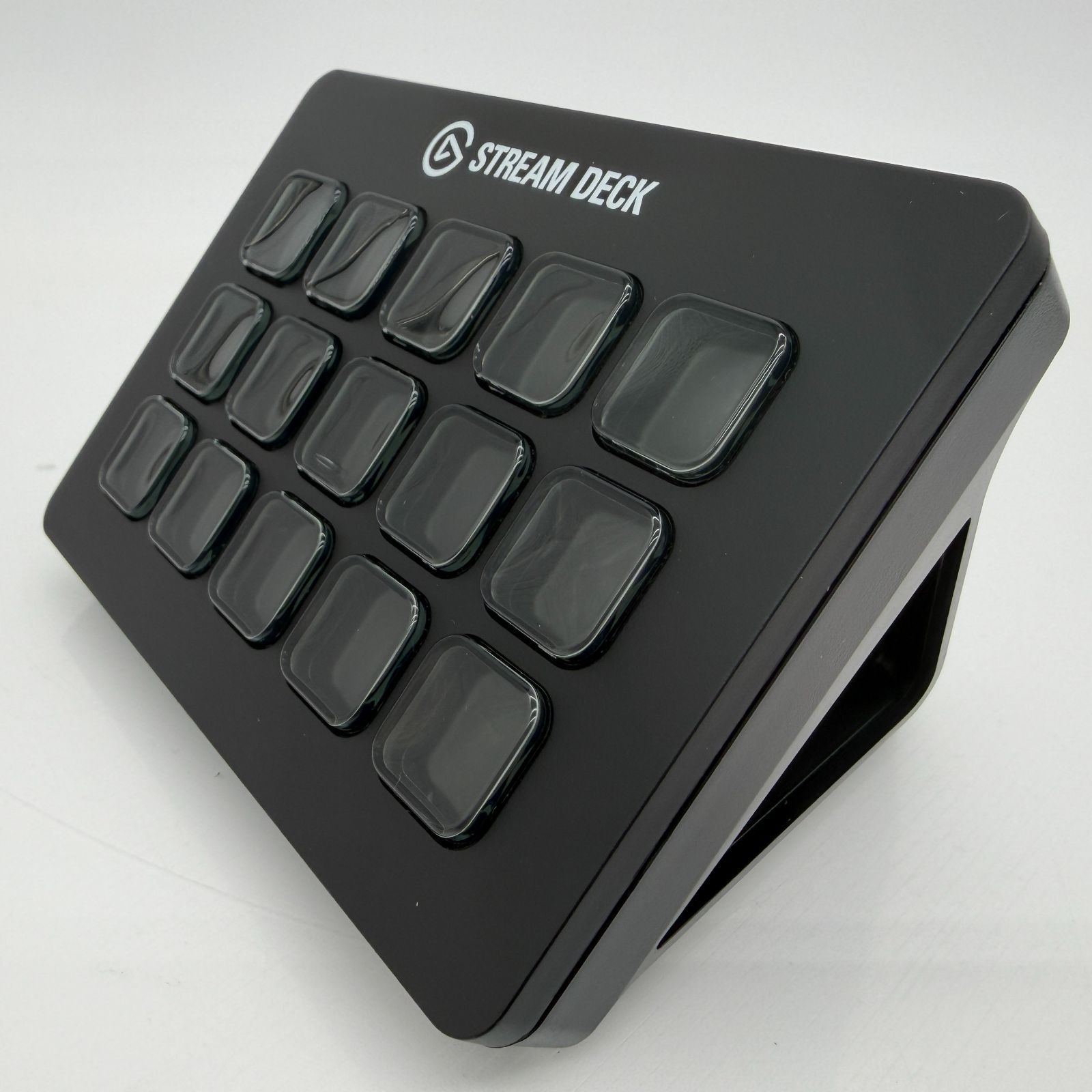 中古美品】Elgato Stream Deck MK.2 15キー - メルカリ