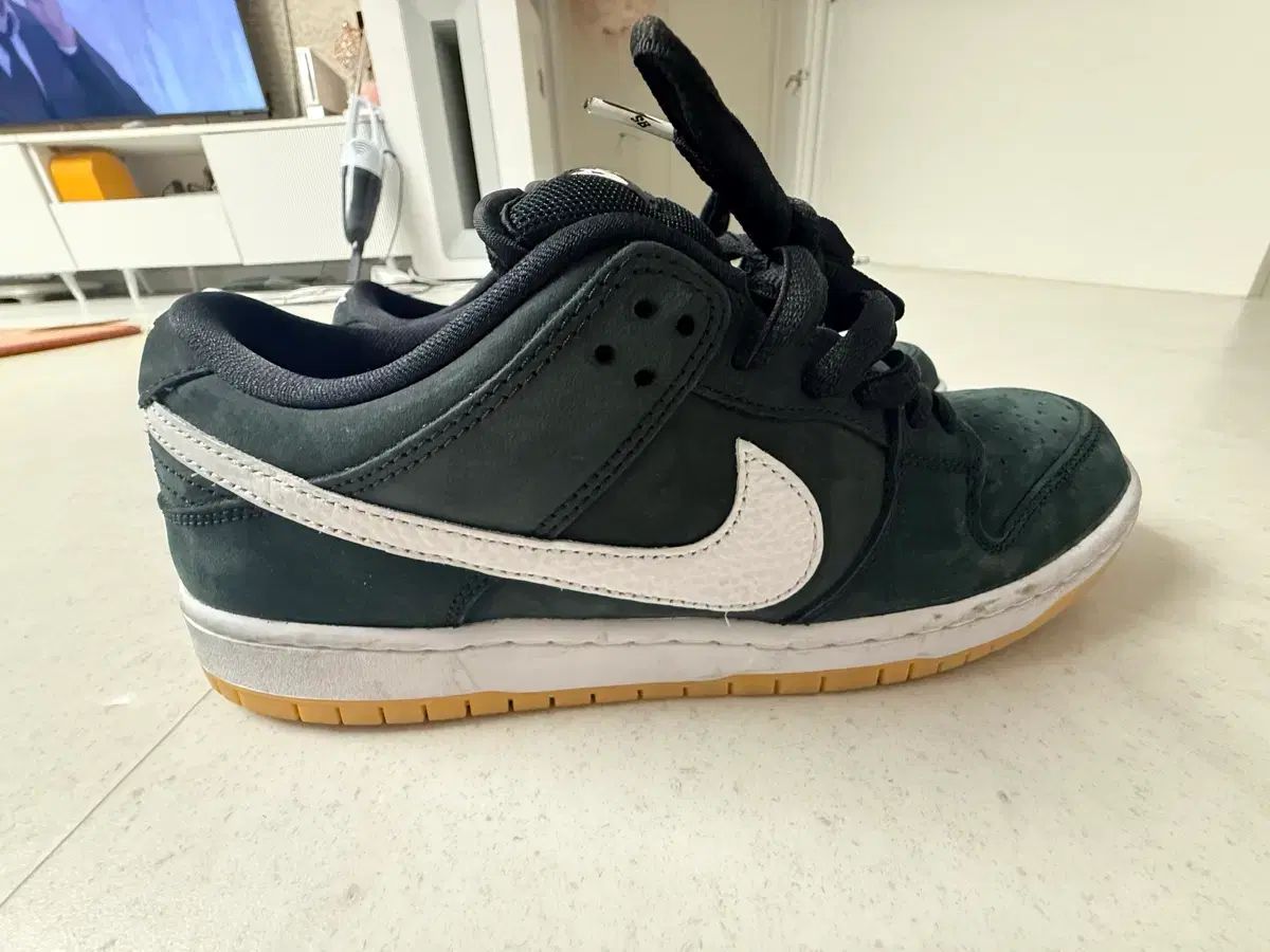 ナイキ ダンク SB DARK GREEN 白 スウッシュ