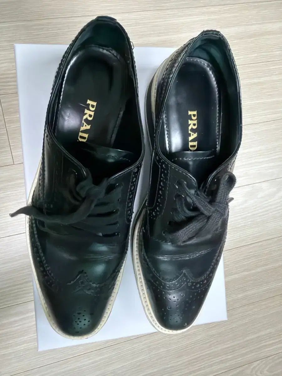 PRADA ウイングチップ ローファー
