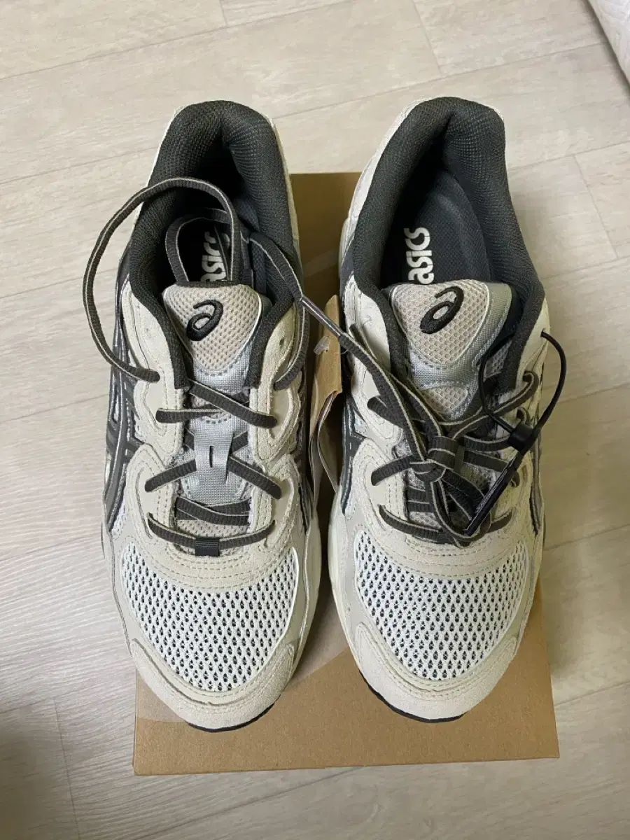 (新品) アシックス ゲル NYC ベージュ ピュア シルバー 265