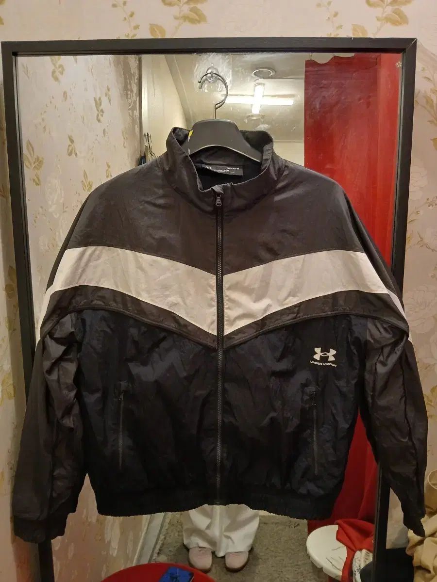 7/58 UNDER ARMOUR アンダーアーマー ウーブン ジャケット Mサイズ