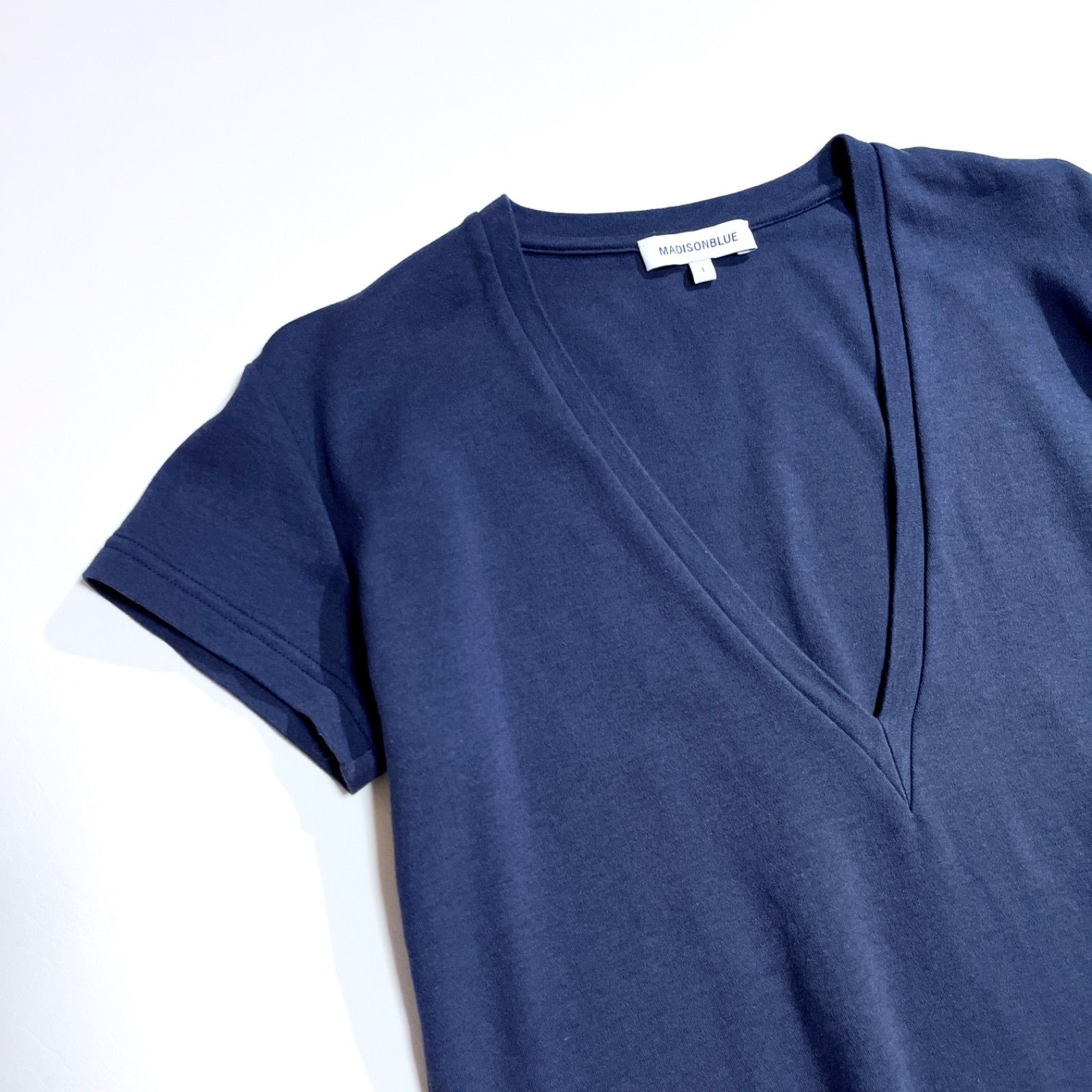 kU91 MADISON BLUE Vネックカットソー Tシャツ トップス 半袖 ネイビー 