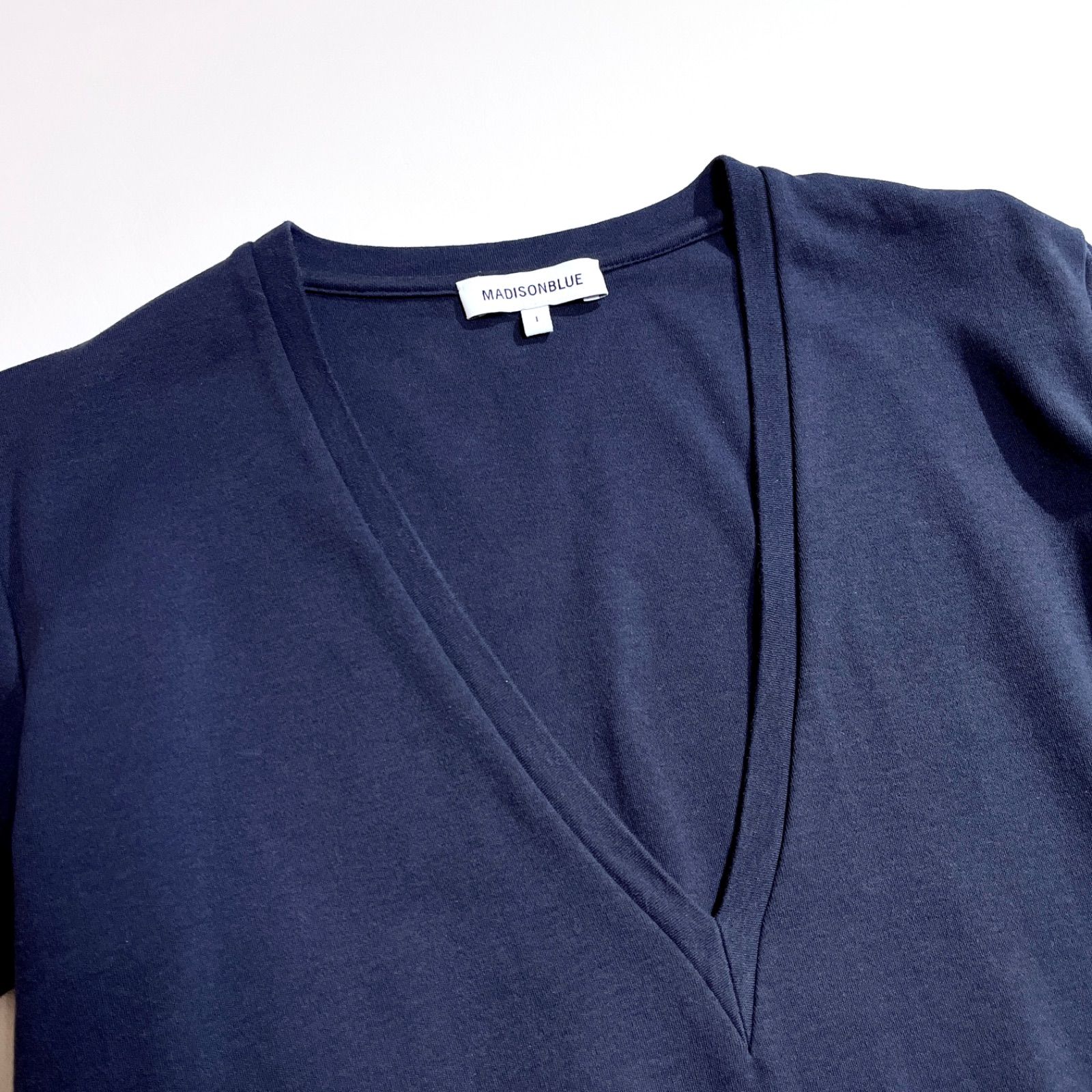 kU91 MADISON BLUE Vネックカットソー Tシャツ トップス 半袖 ネイビー 