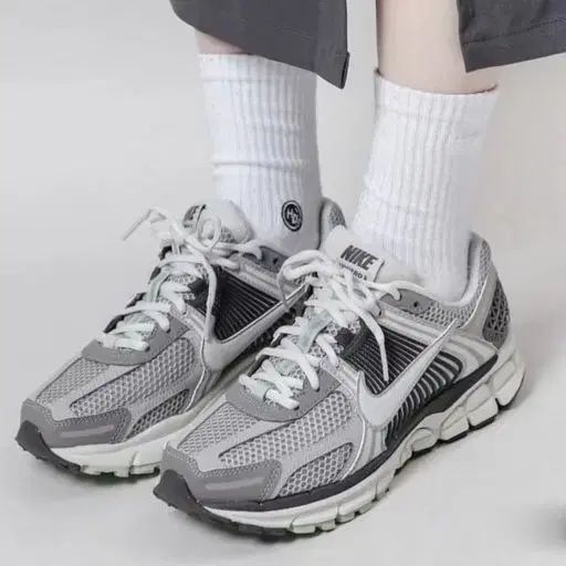 ナイキ ズーム ボメロ 5 コブルストン フラット アンド ピューター 275
