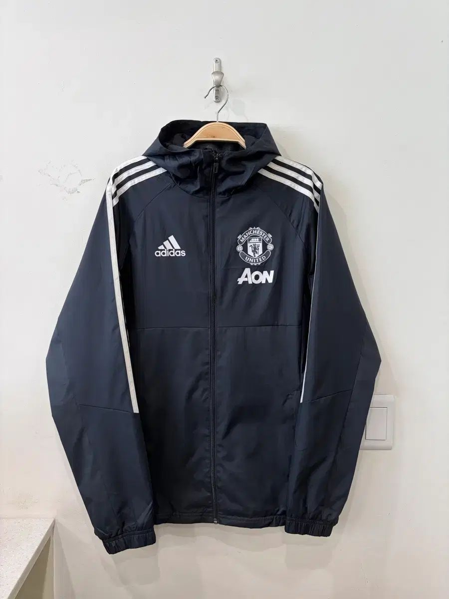 188 adidas MANCHESTER UNITED FC ウィンドブレーカー ジャケット